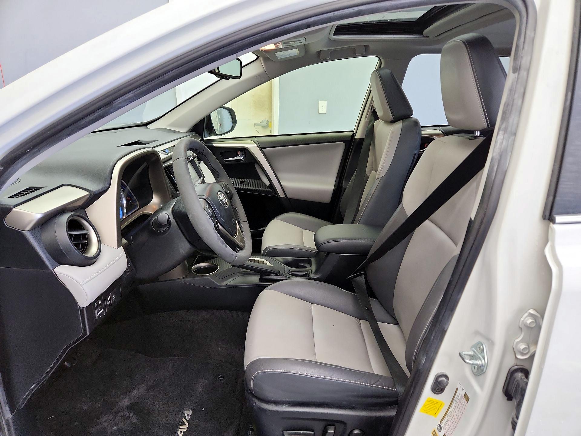 Thumbnail: 2015 Toyota RAV4 - 11