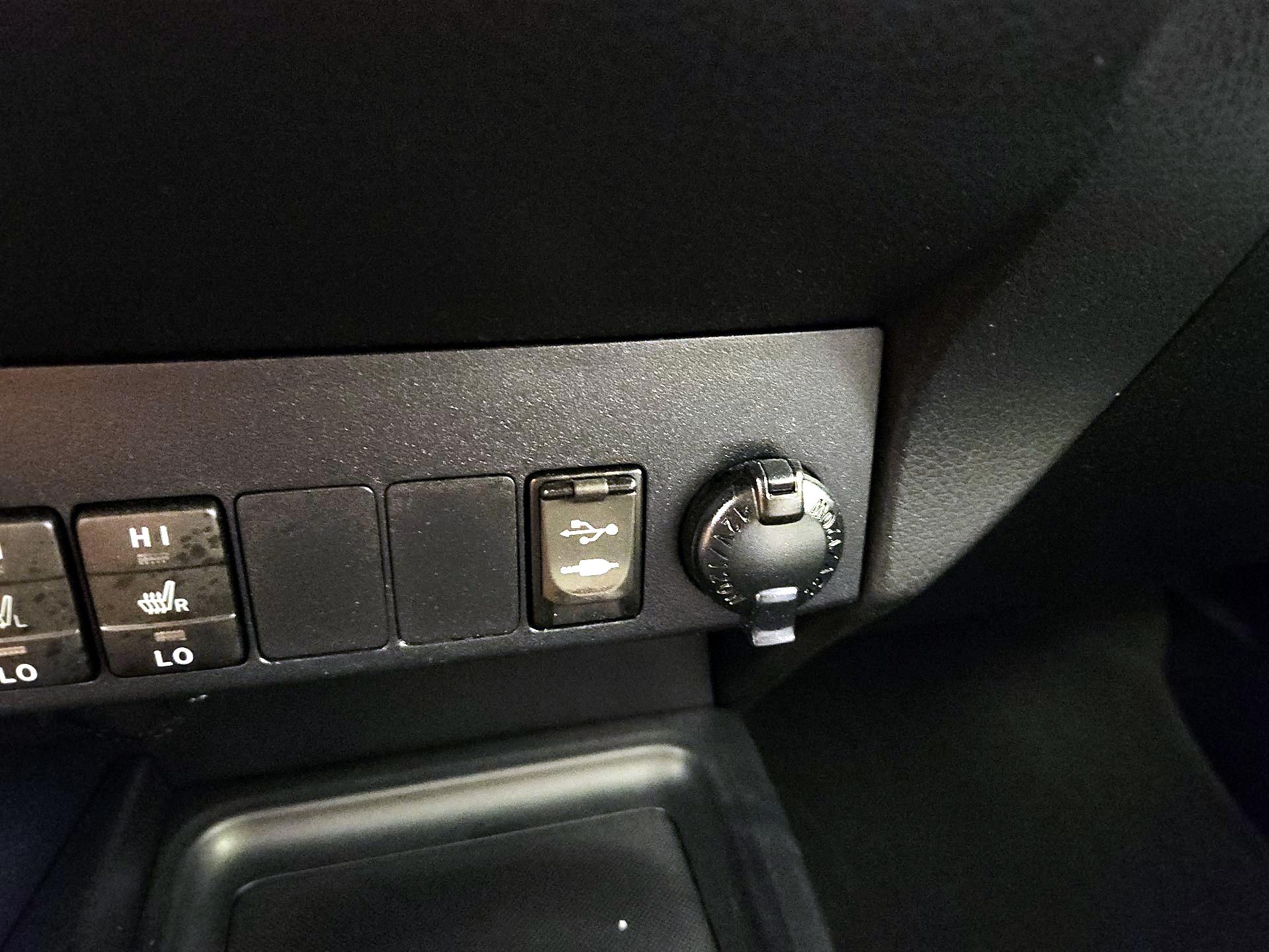 Thumbnail: 2015 Toyota RAV4 - 18