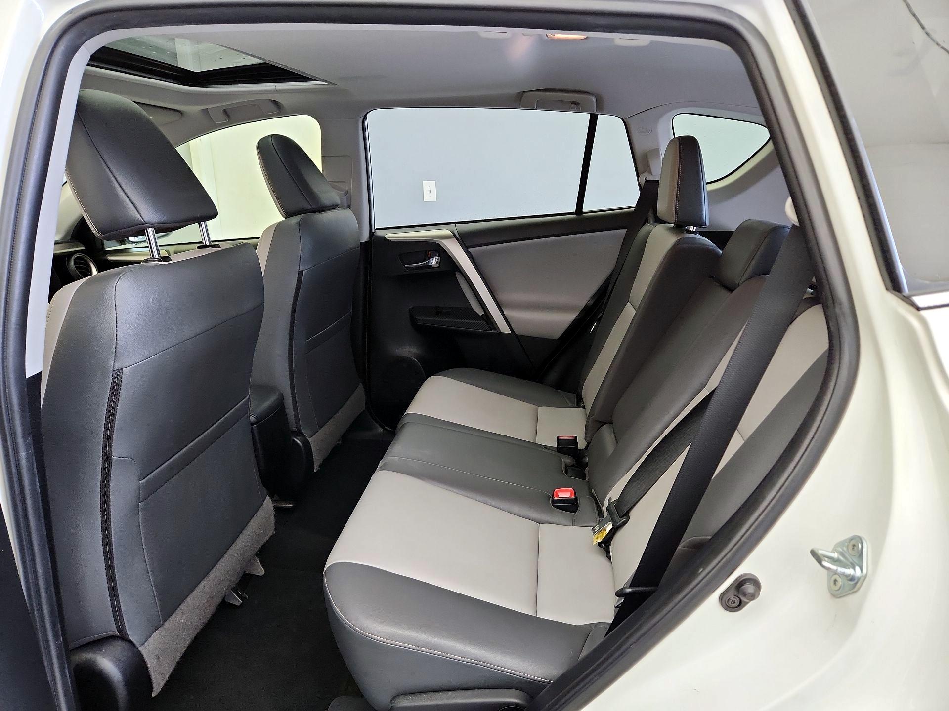 Thumbnail: 2015 Toyota RAV4 - 20