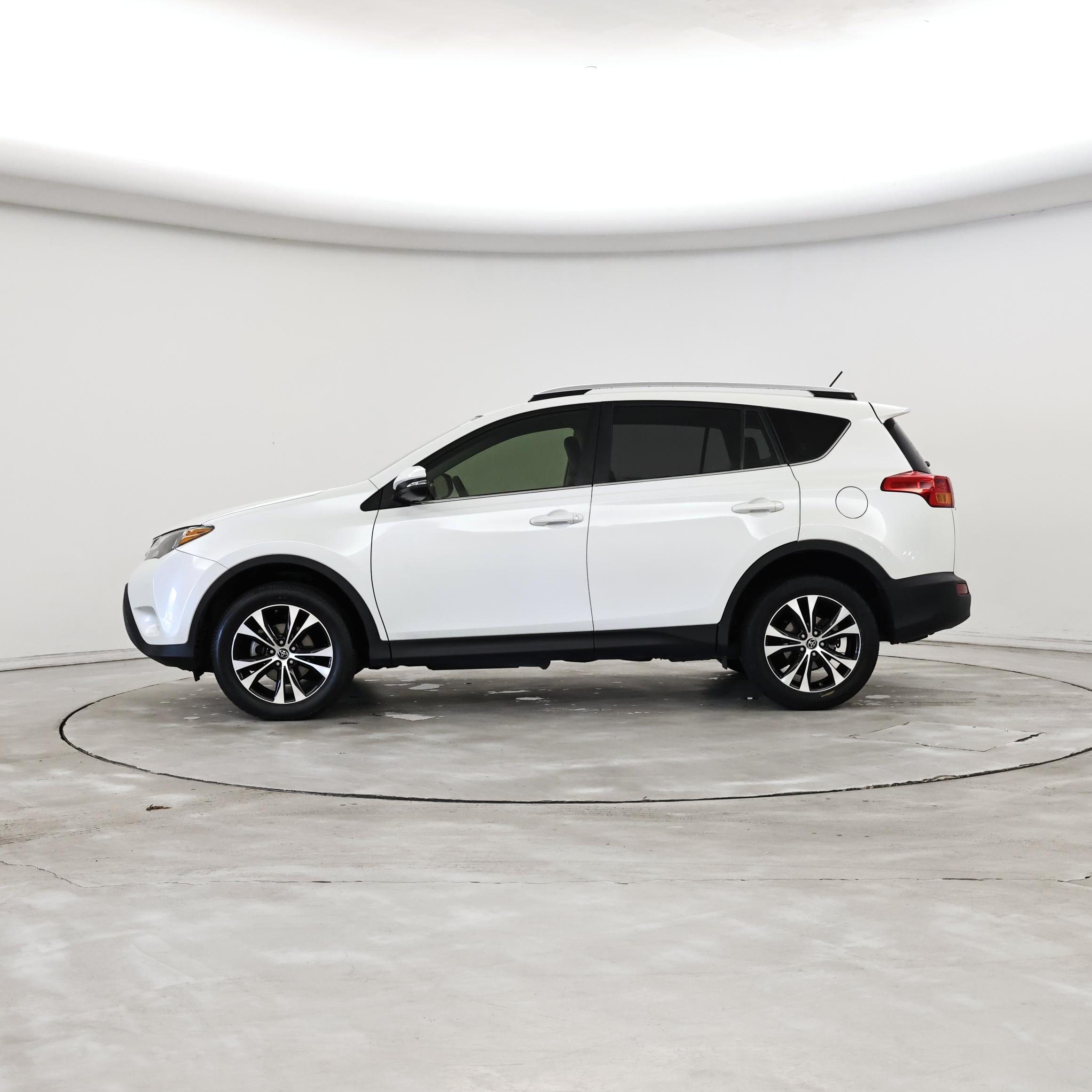 Thumbnail: 2015 Toyota RAV4 - 3