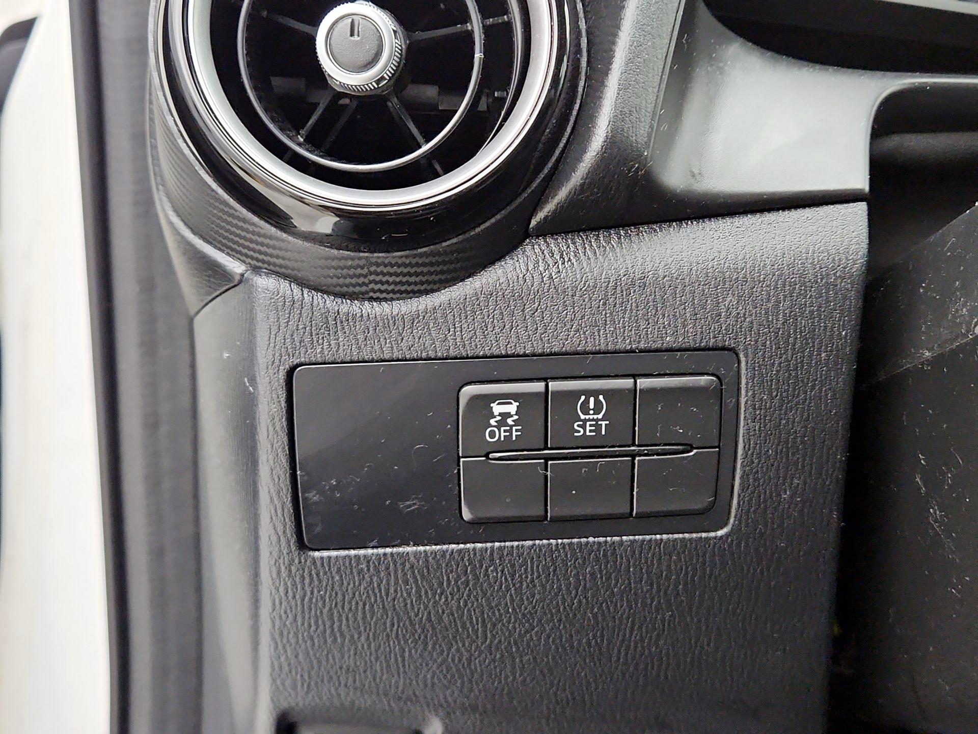 Thumbnail: 2019 Toyota Yaris - 13