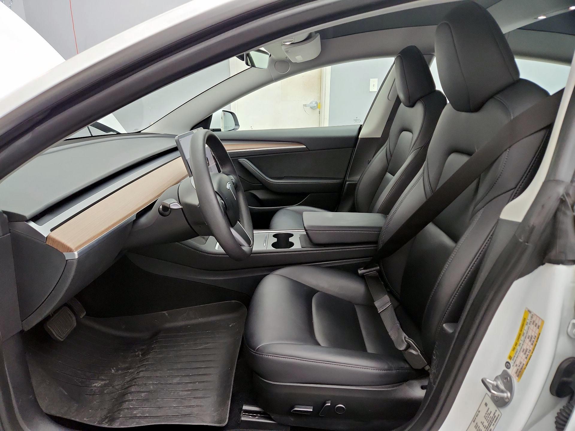 Thumbnail: 2023 Tesla Model 3 - 11