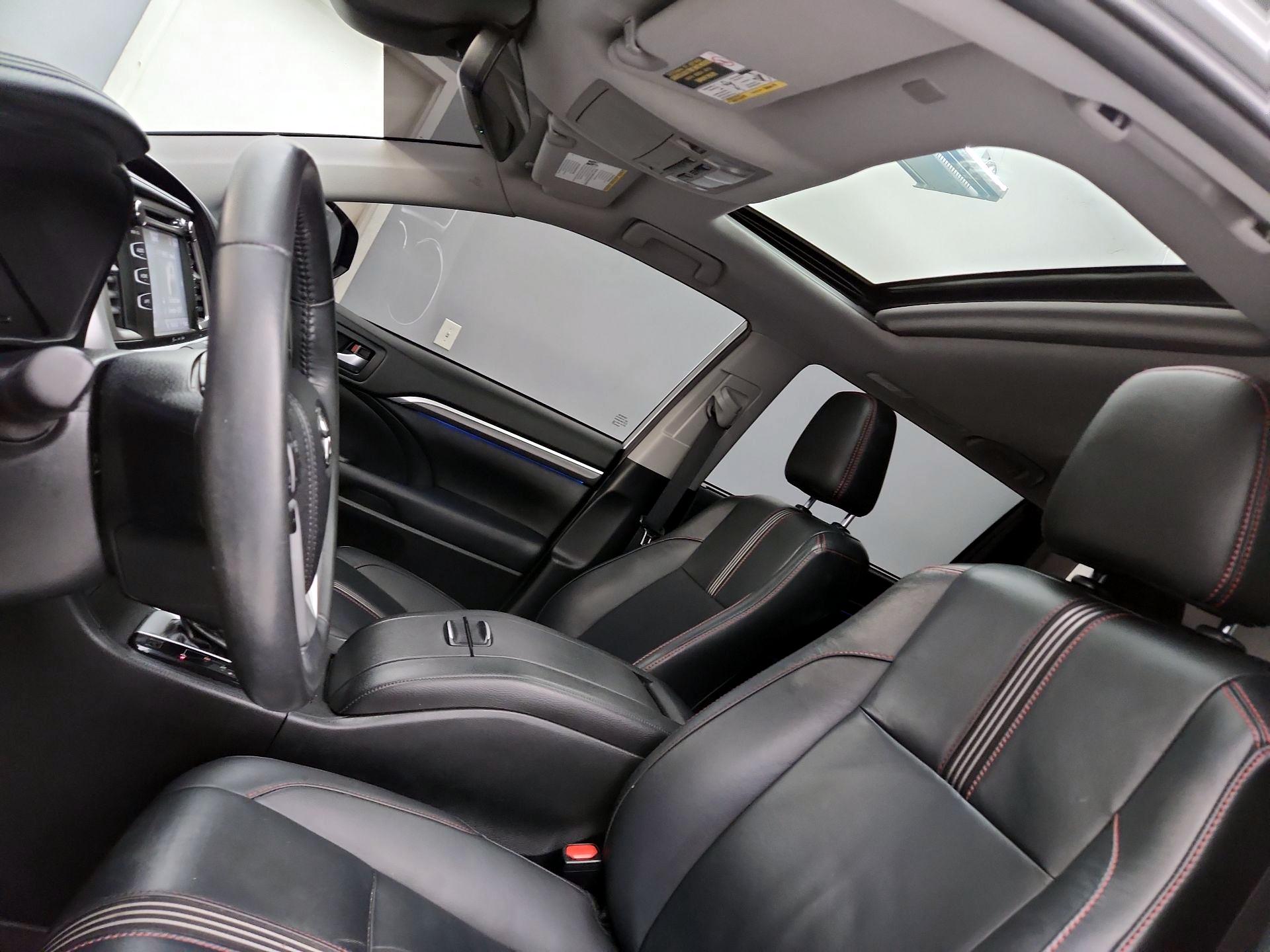 Thumbnail: 2019 Toyota Highlander - 19