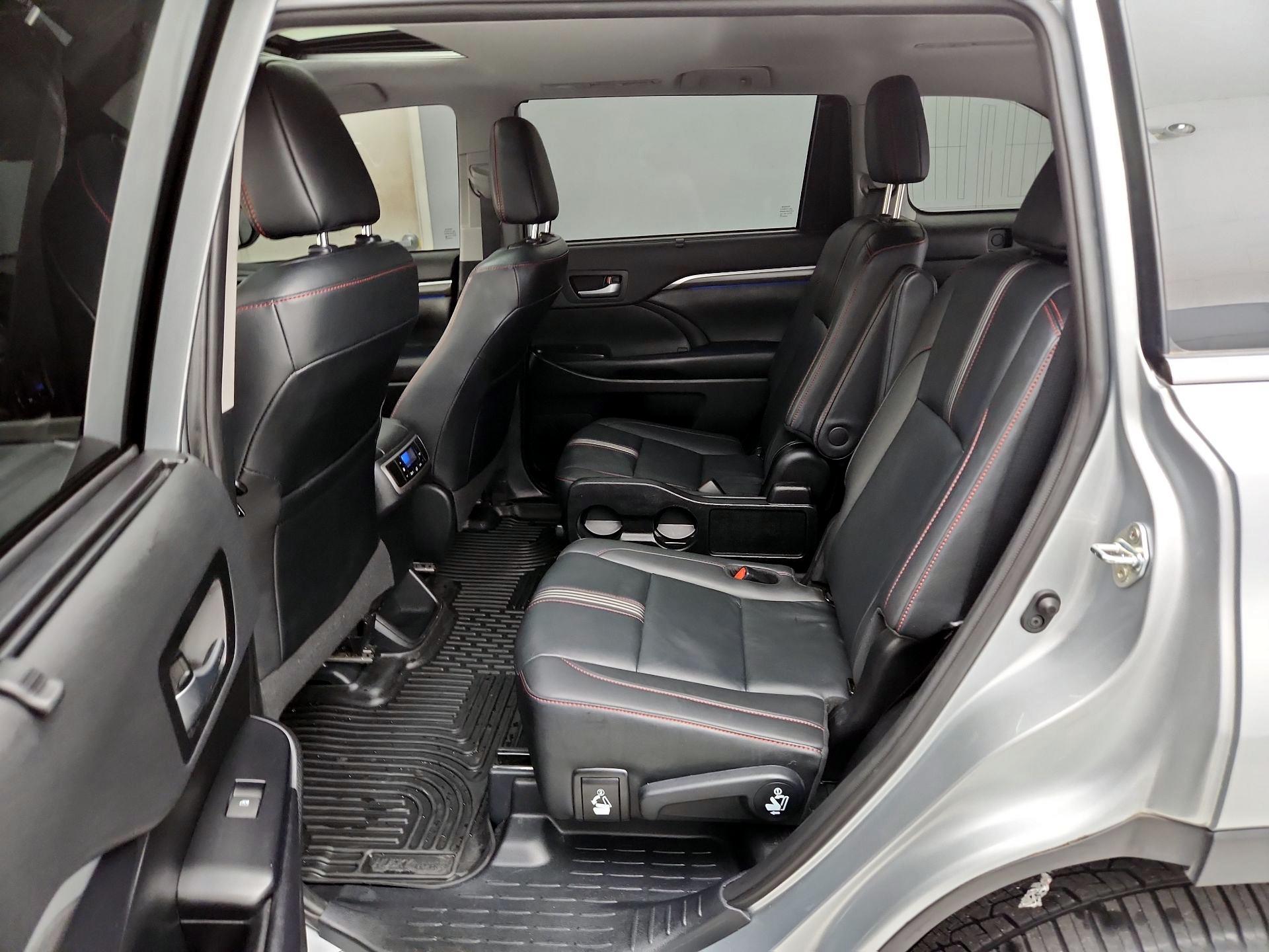 Thumbnail: 2019 Toyota Highlander - 20