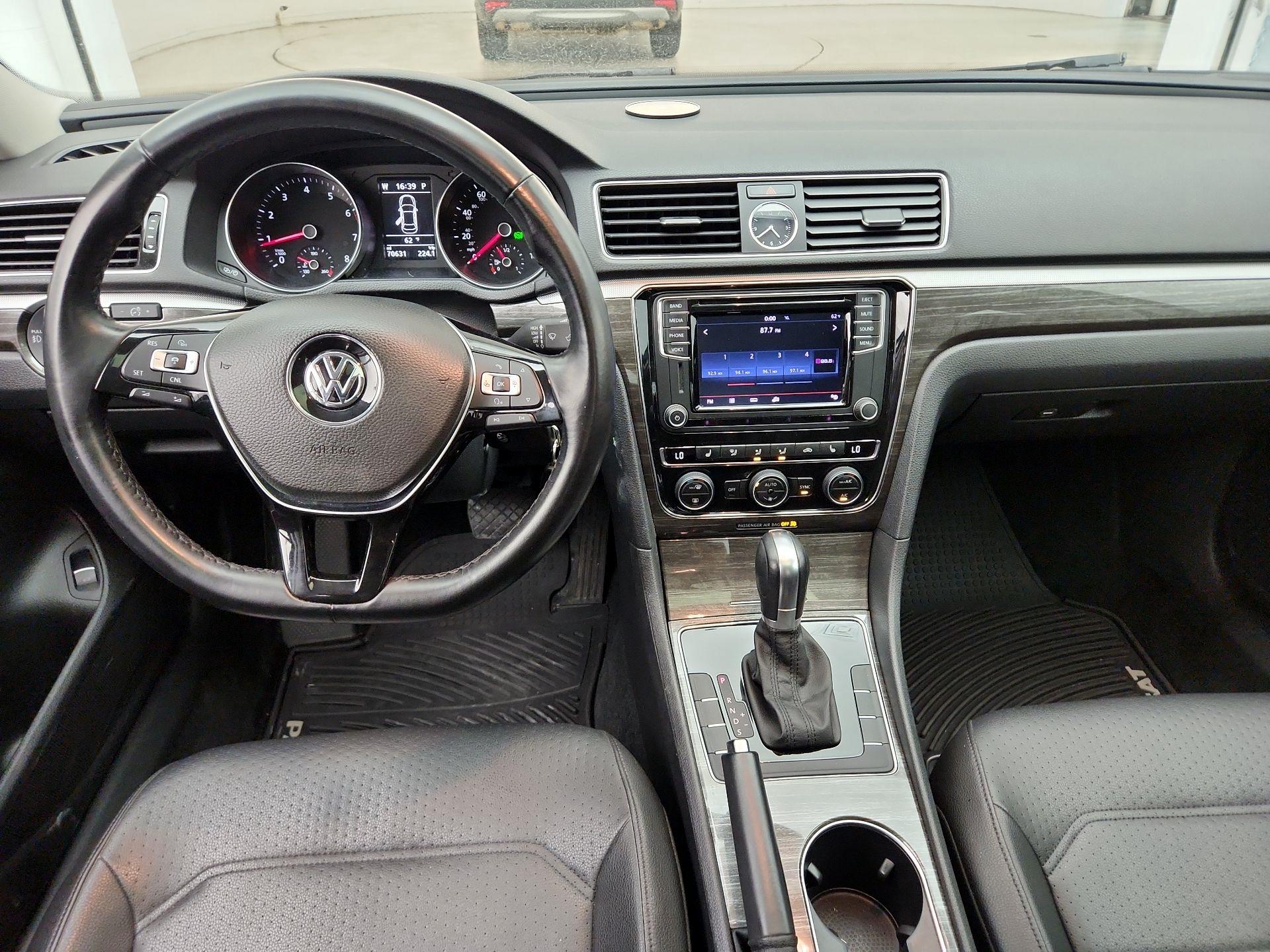 Thumbnail: 2016 Volkswagen Passat - 9