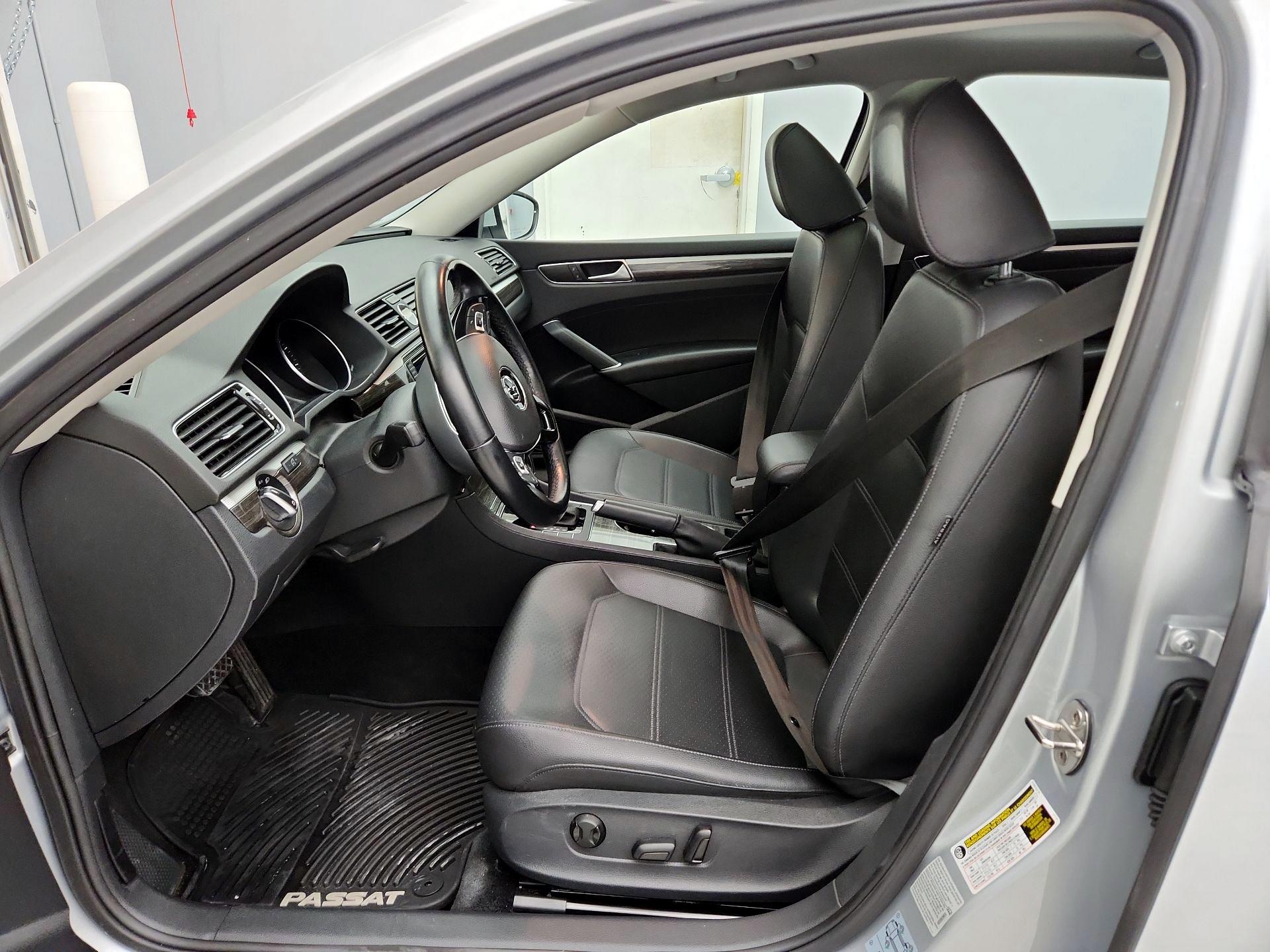 Thumbnail: 2016 Volkswagen Passat - 11