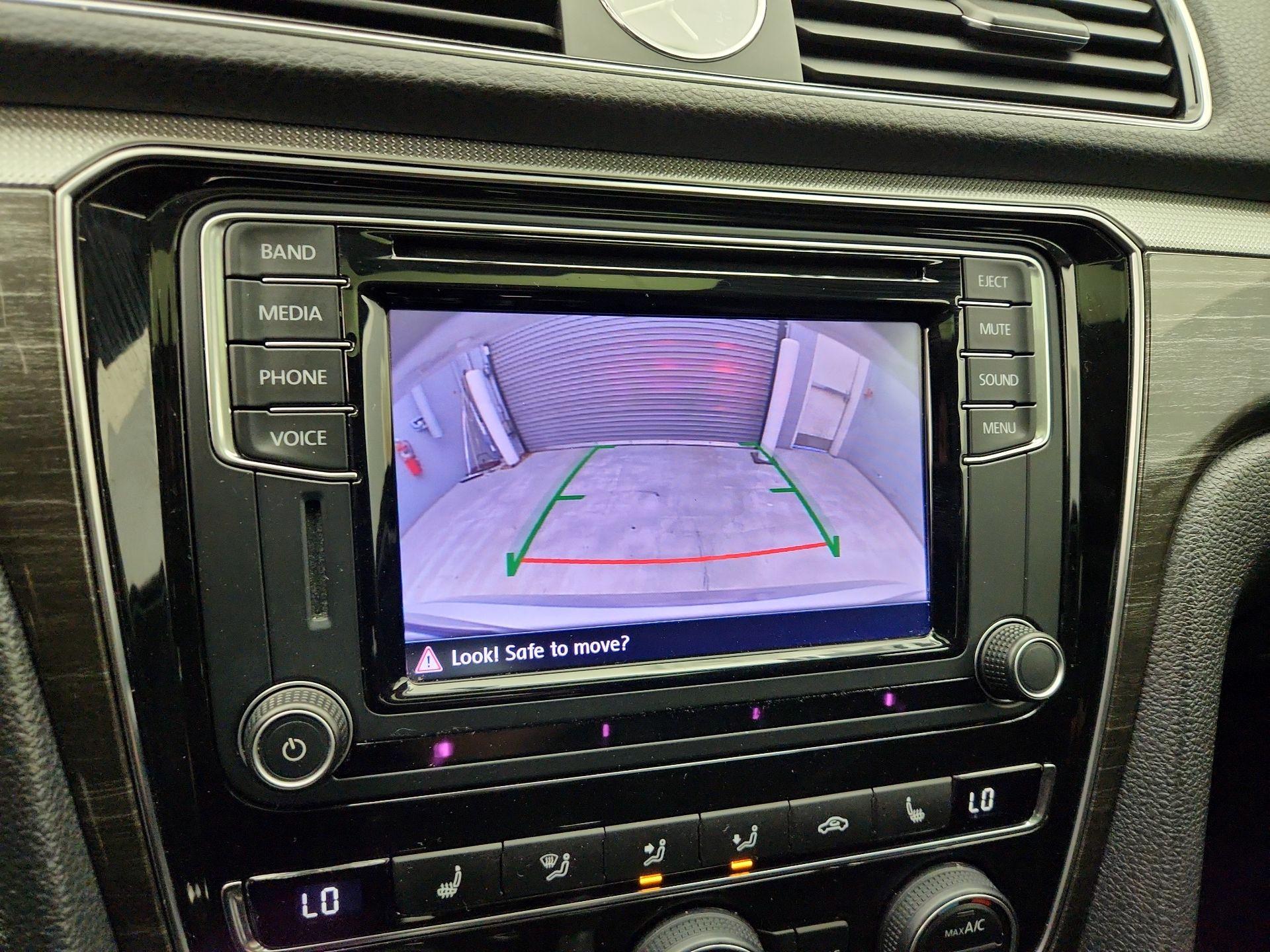 Thumbnail: 2016 Volkswagen Passat - 14