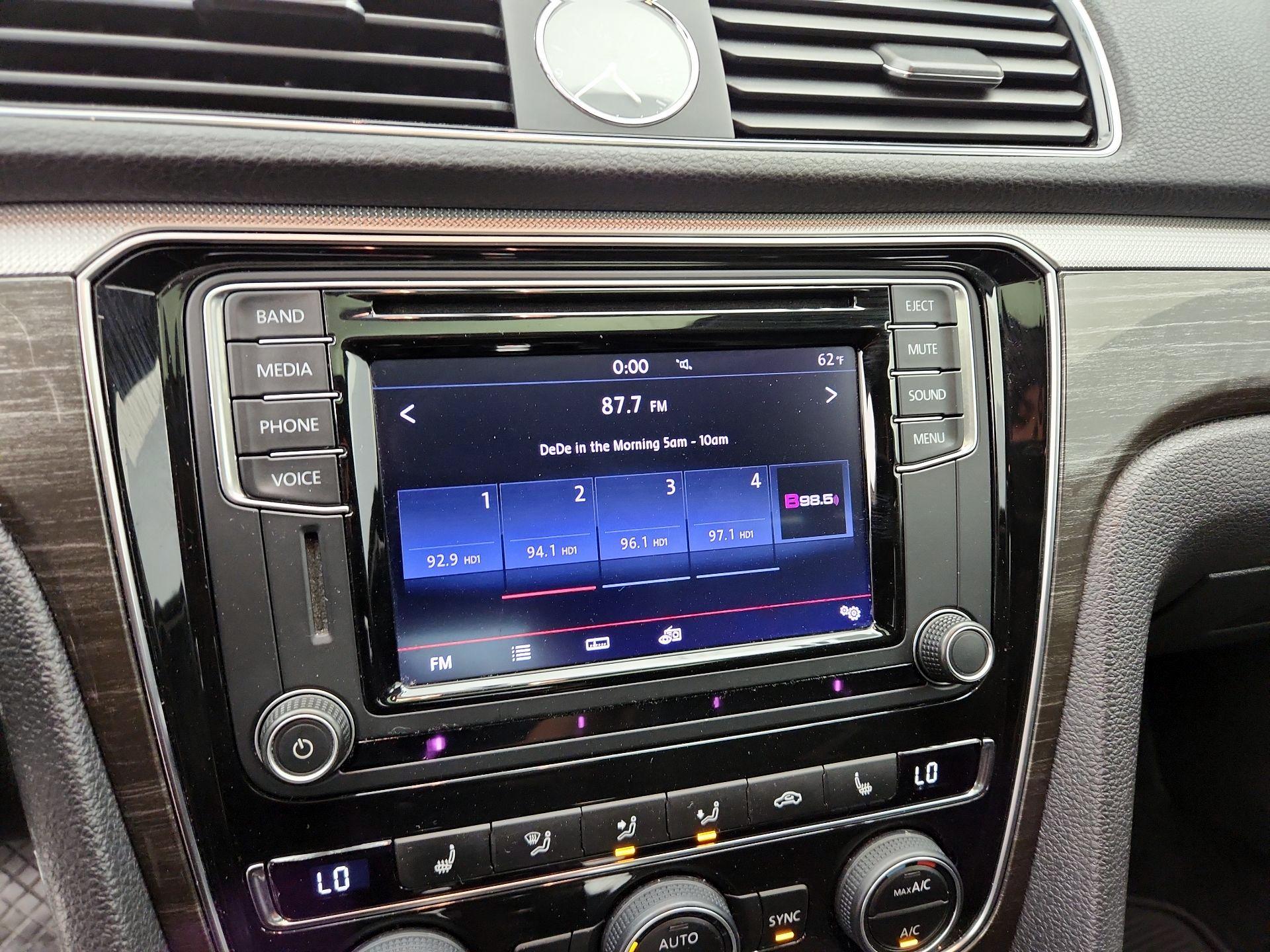 Thumbnail: 2016 Volkswagen Passat - 15