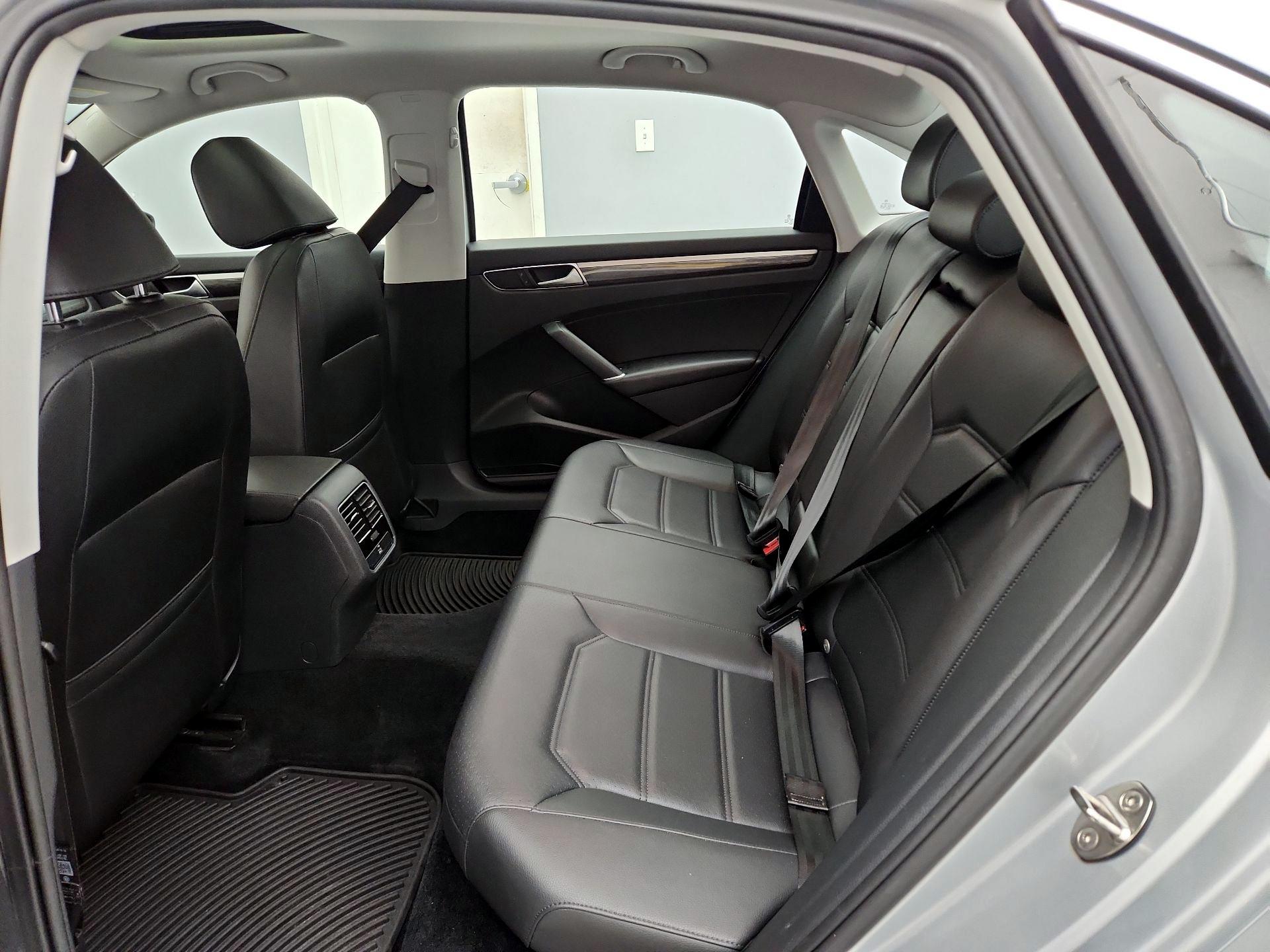 Thumbnail: 2016 Volkswagen Passat - 20