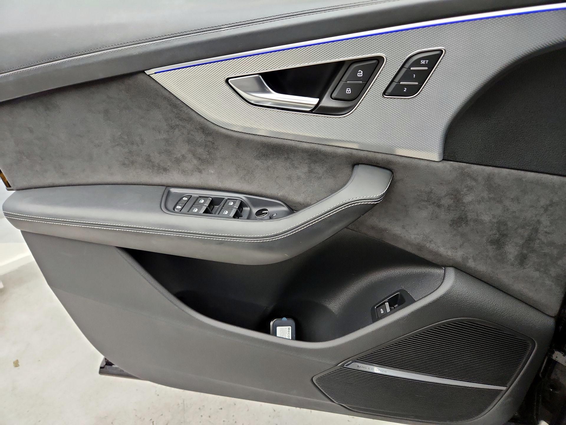 Thumbnail: 2021 Audi SQ8 - 12