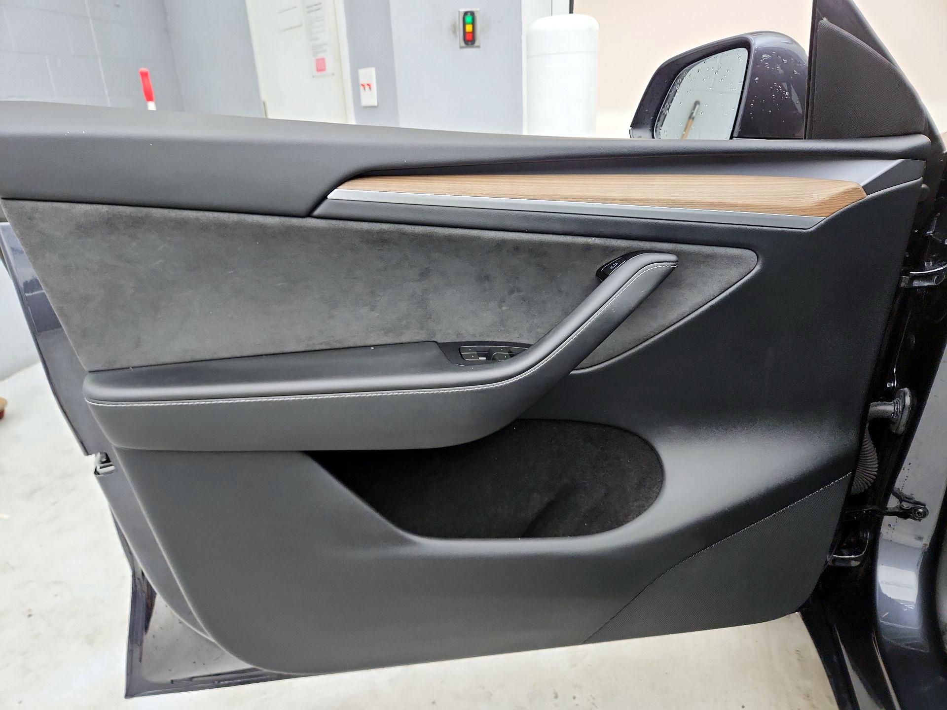 Thumbnail: 2025 Tesla Model Y - 12