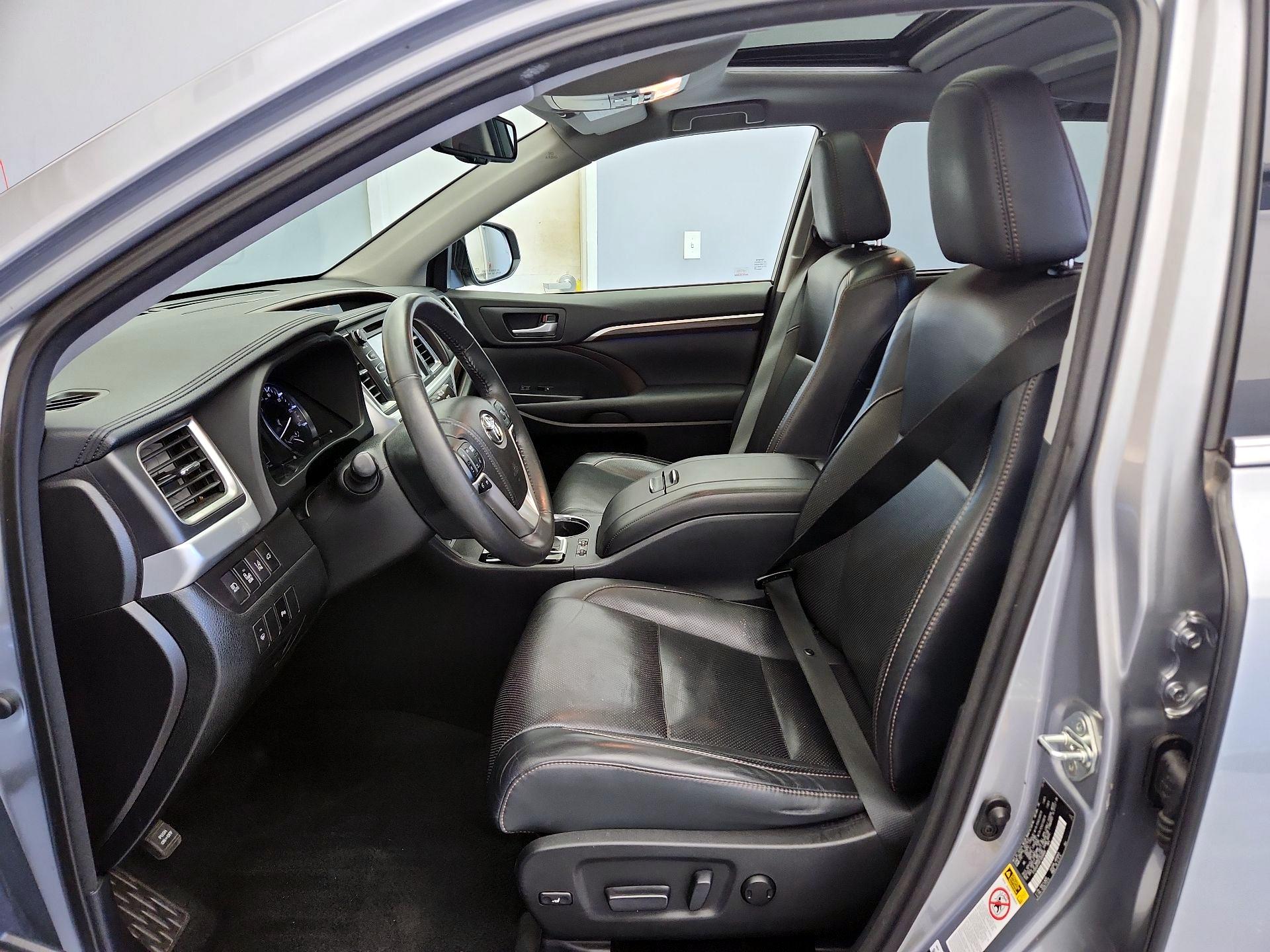 Thumbnail: 2015 Toyota Highlander - 11