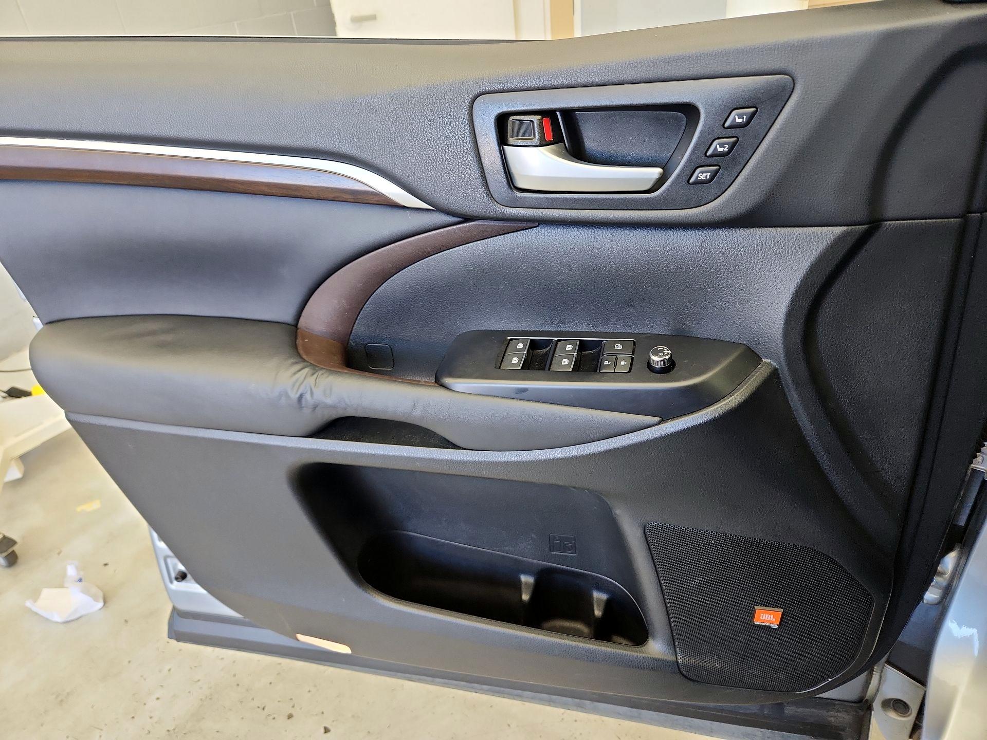 Thumbnail: 2015 Toyota Highlander - 12