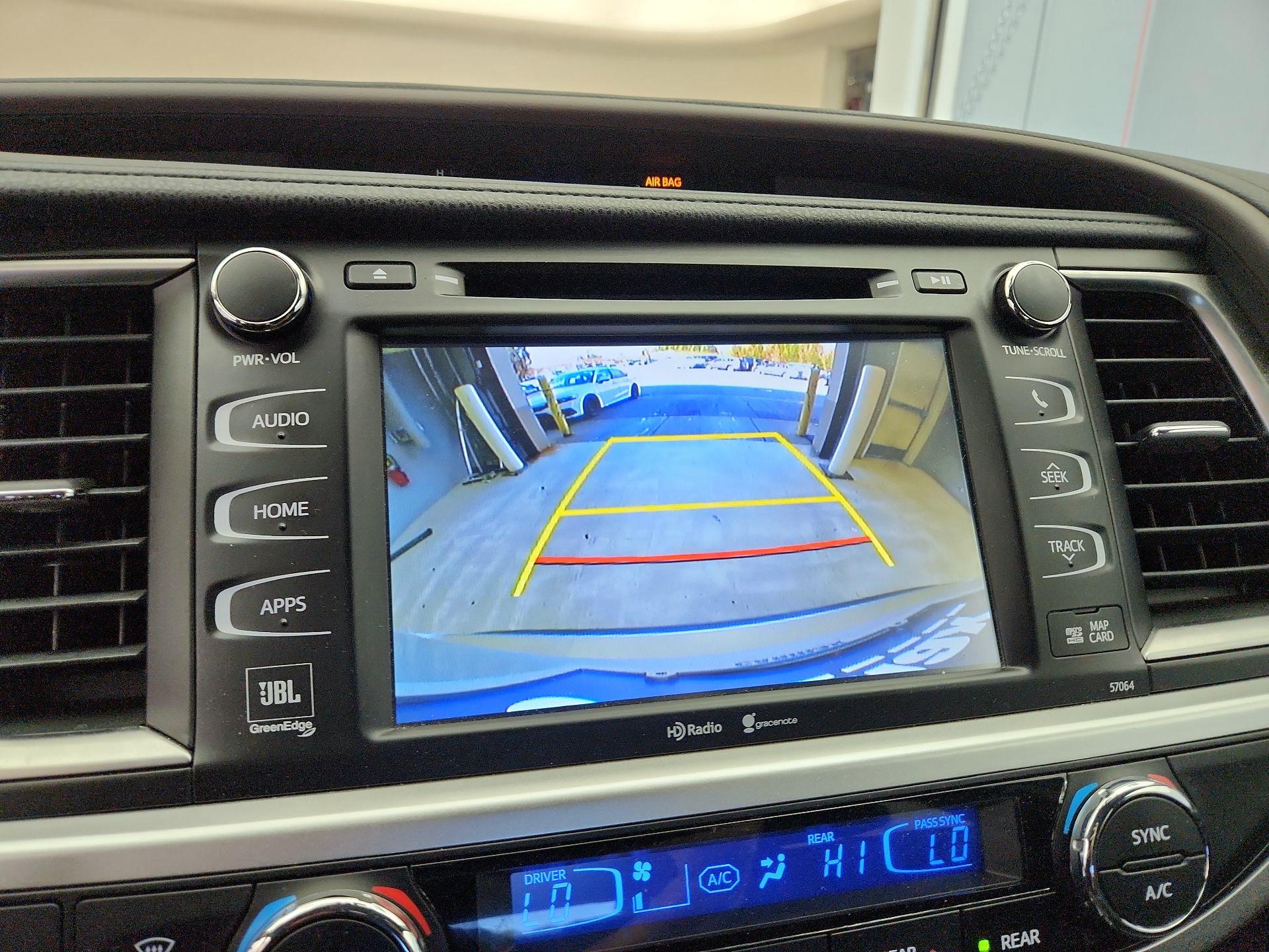 Thumbnail: 2015 Toyota Highlander - 14