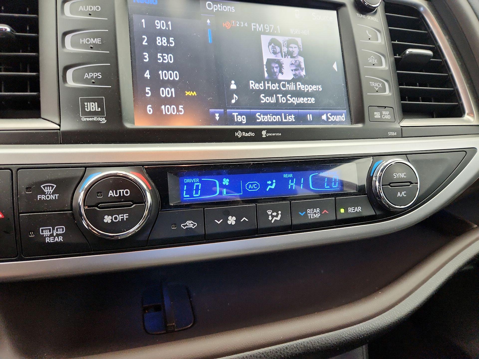 Thumbnail: 2015 Toyota Highlander - 16