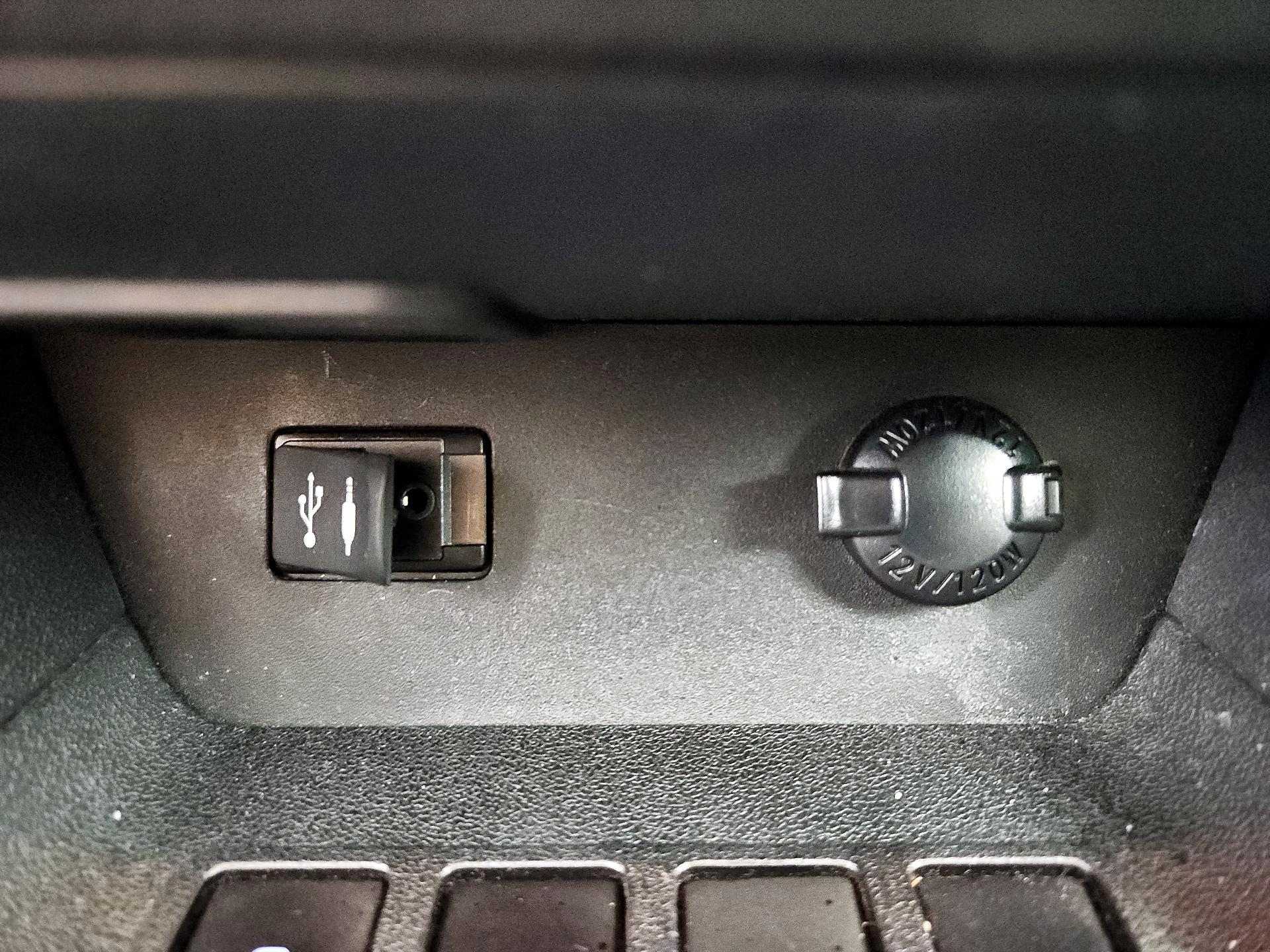 Thumbnail: 2015 Toyota Highlander - 18