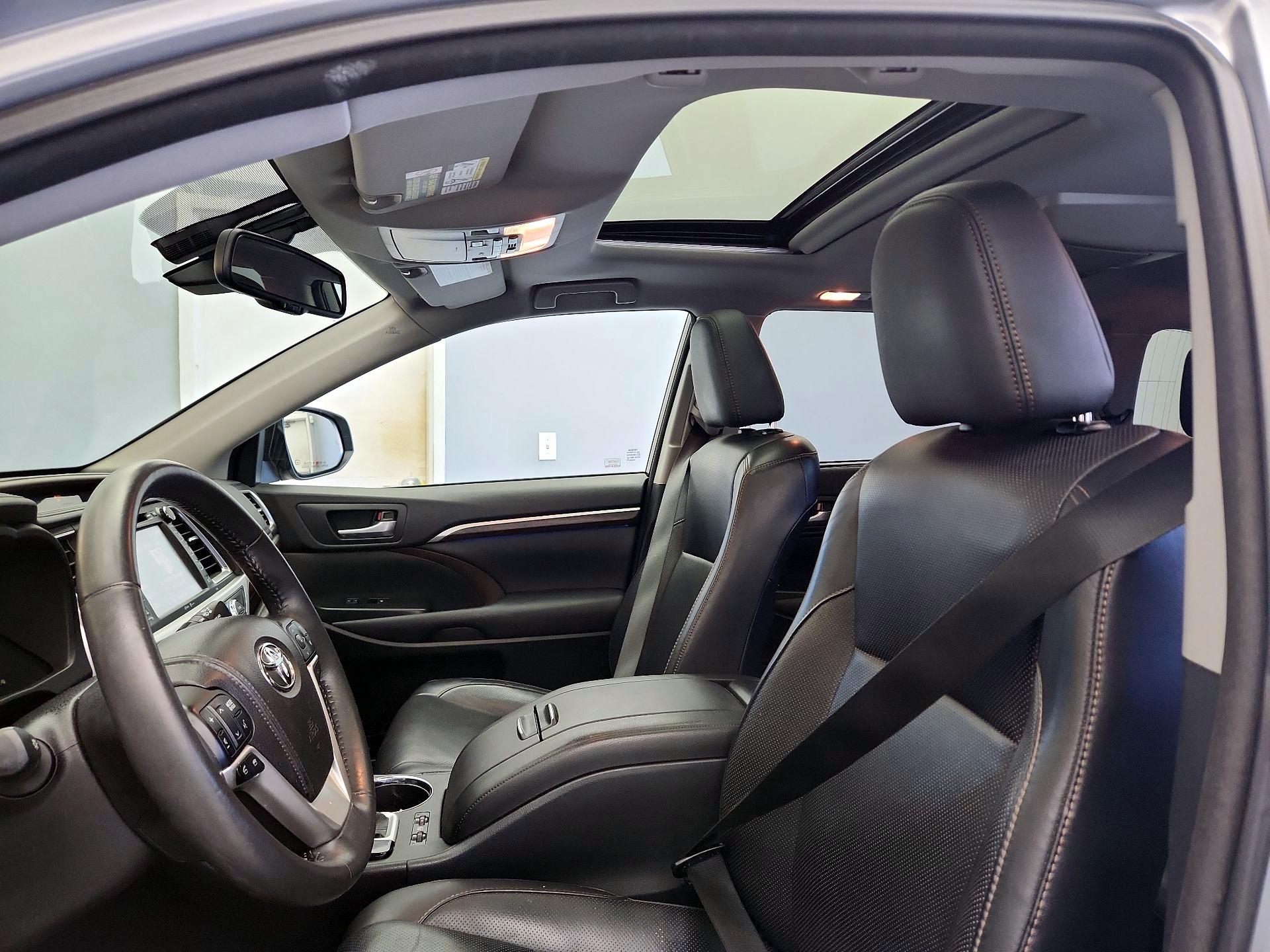 Thumbnail: 2015 Toyota Highlander - 19