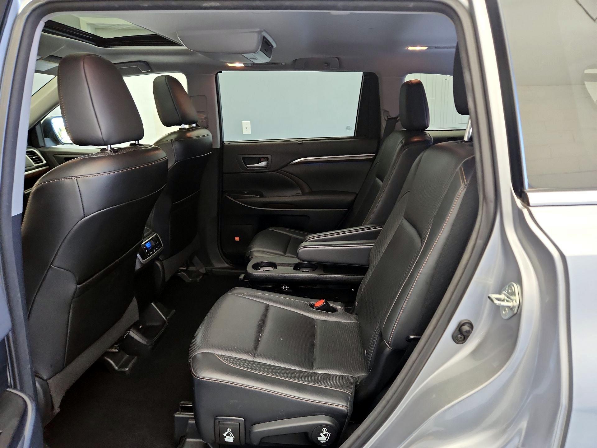 Thumbnail: 2015 Toyota Highlander - 20