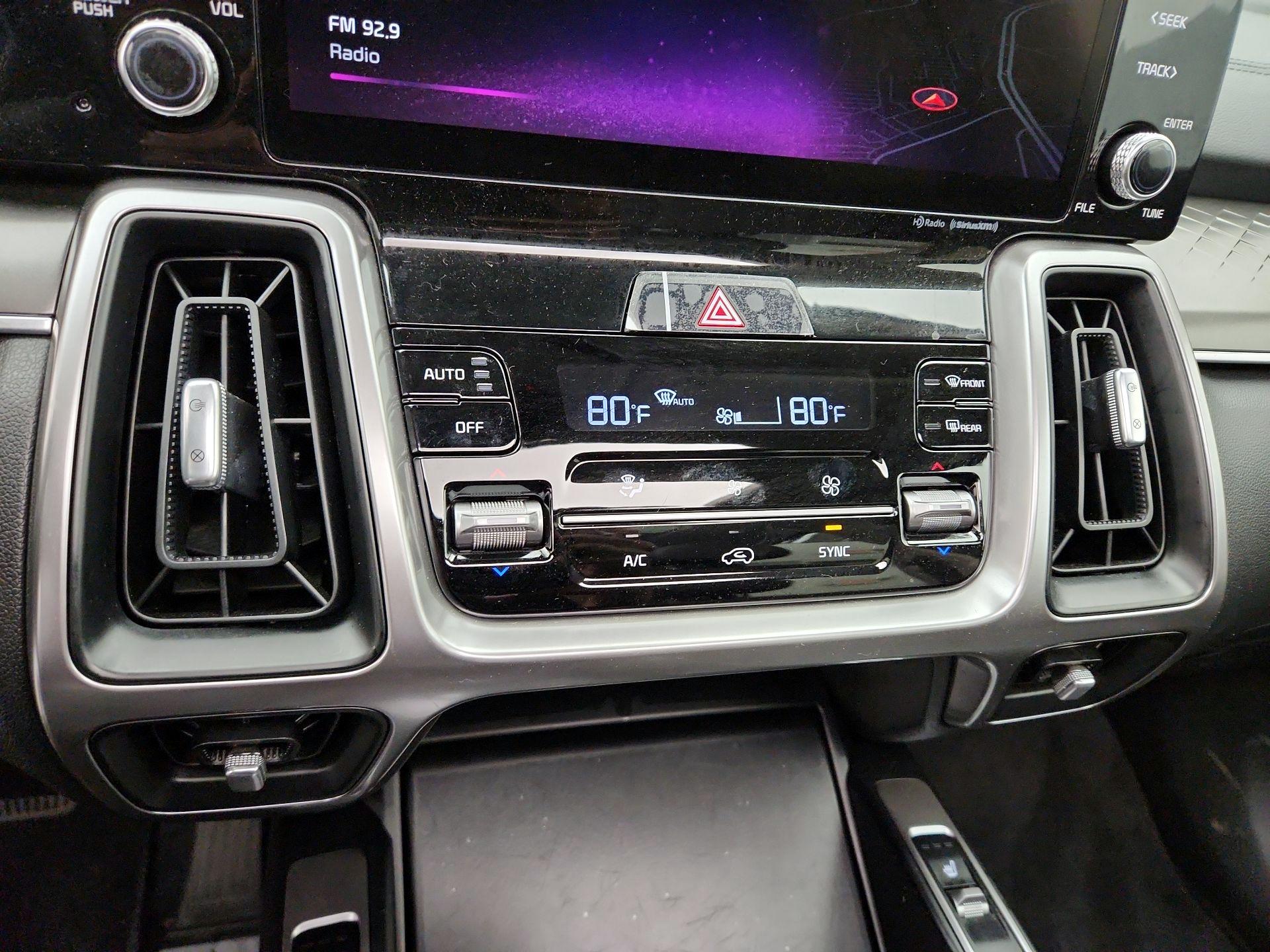 Thumbnail: 2023 Kia Sorento - 17