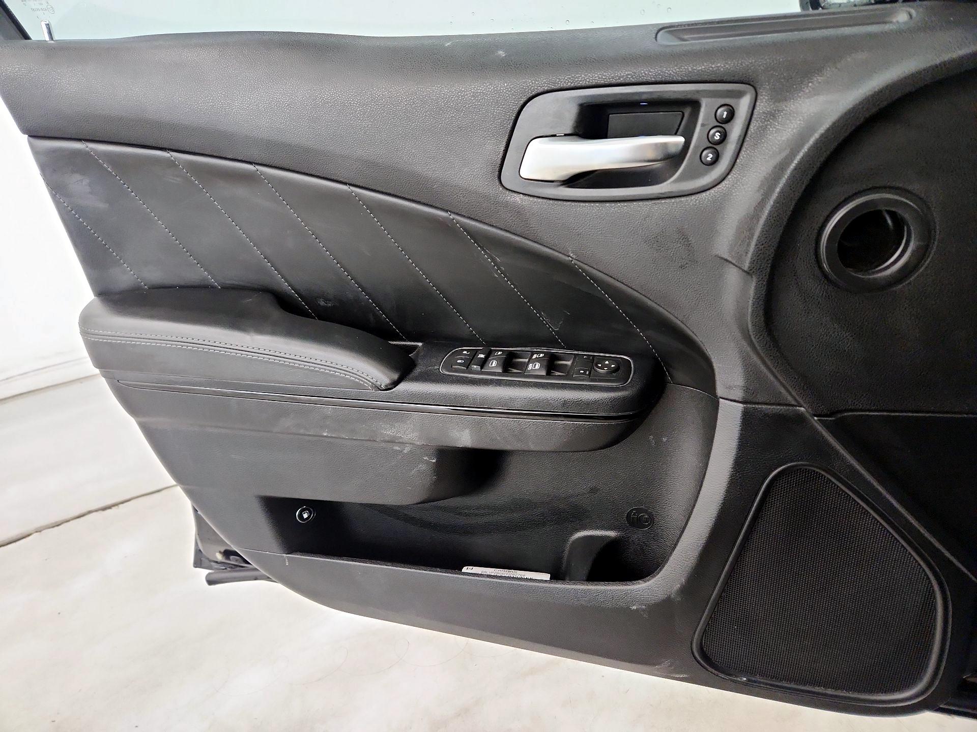 Thumbnail: 2016 Dodge Charger - 12