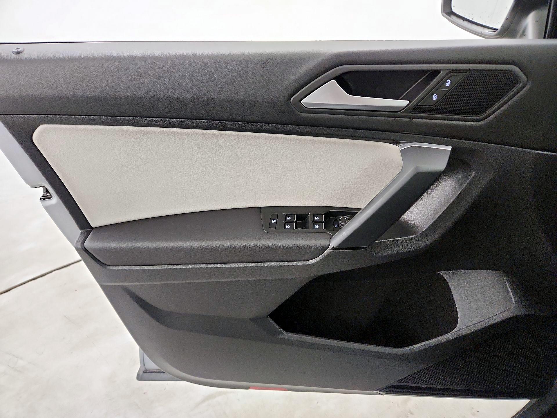 Thumbnail: 2019 Volkswagen Tiguan - 12