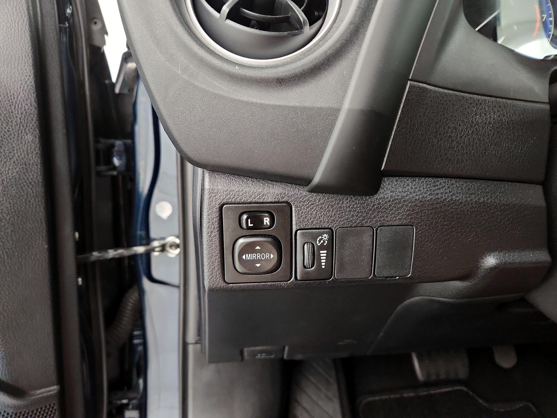 Thumbnail: 2017 Toyota Corolla - 13