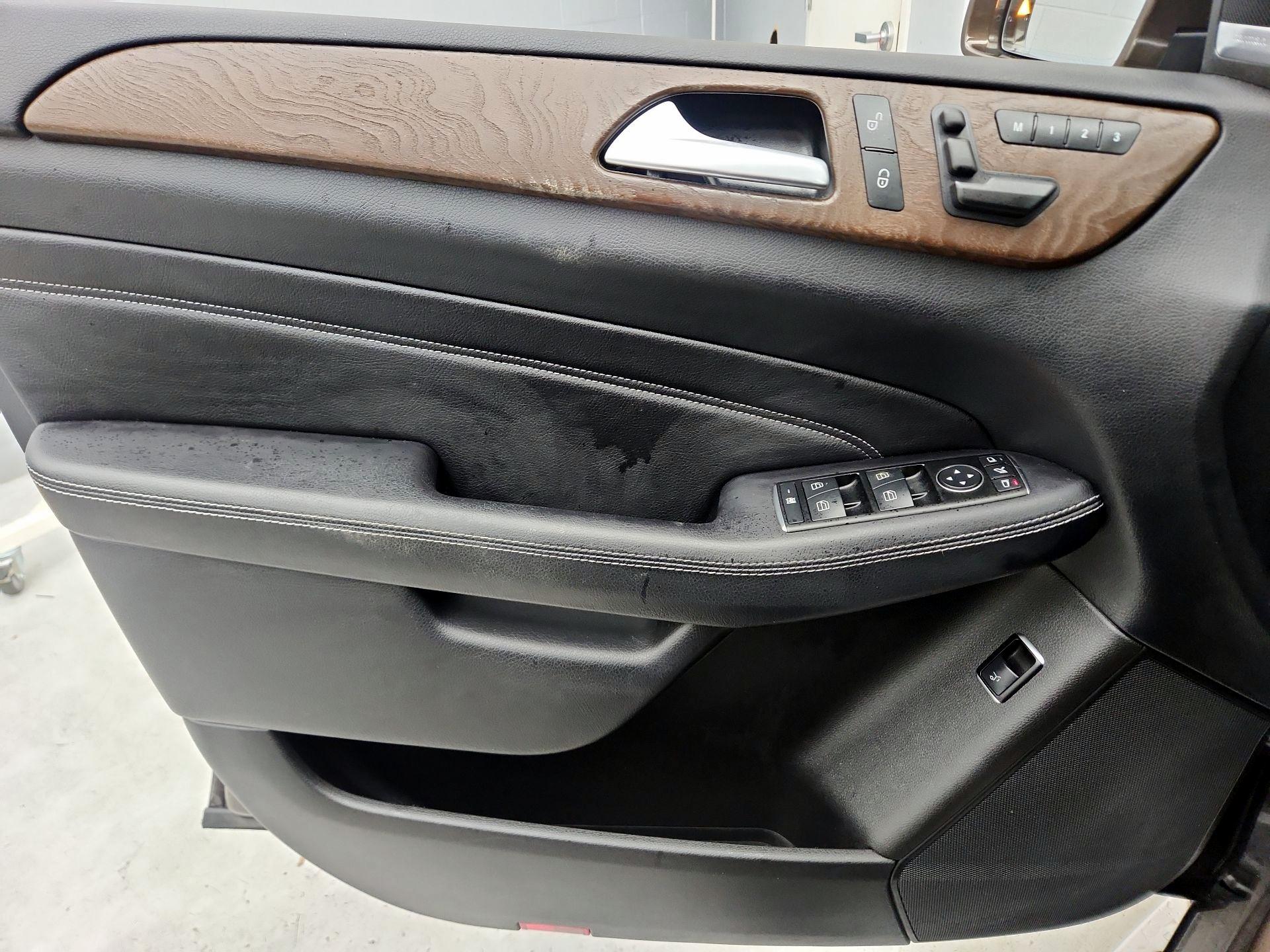 Thumbnail: 2015 Mercedes-Benz M-Class - 12