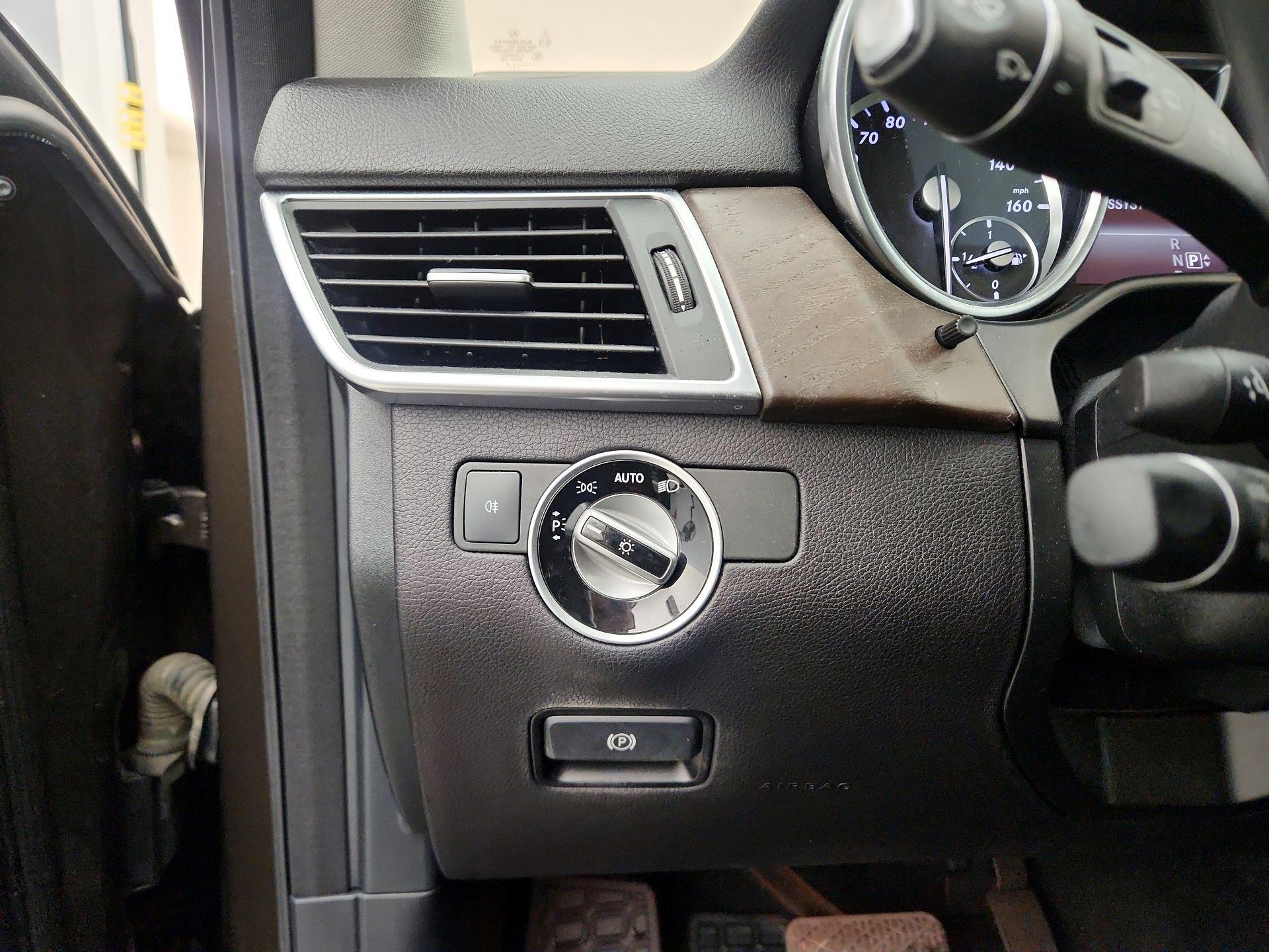 Thumbnail: 2015 Mercedes-Benz M-Class - 13