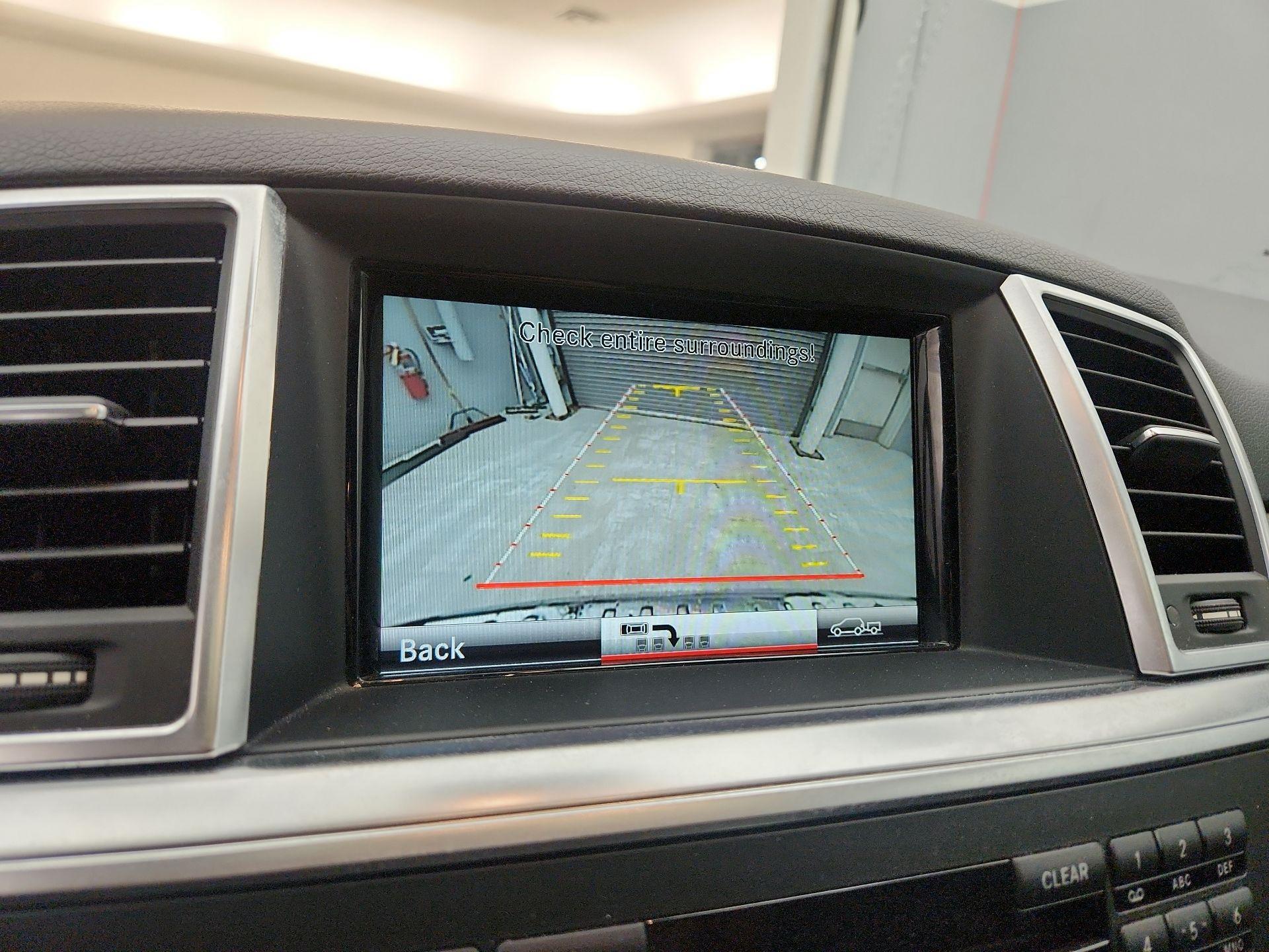 Thumbnail: 2015 Mercedes-Benz M-Class - 15