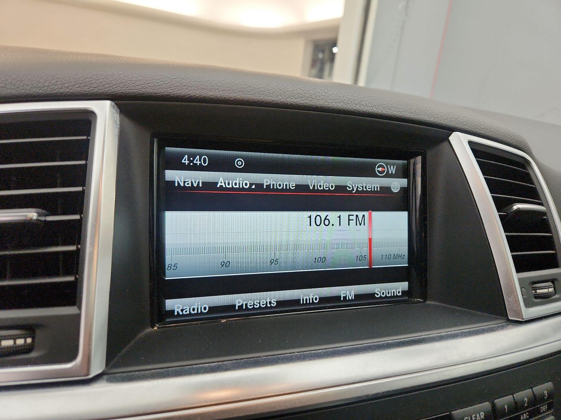 Thumbnail: 2015 Mercedes-Benz M-Class - 16