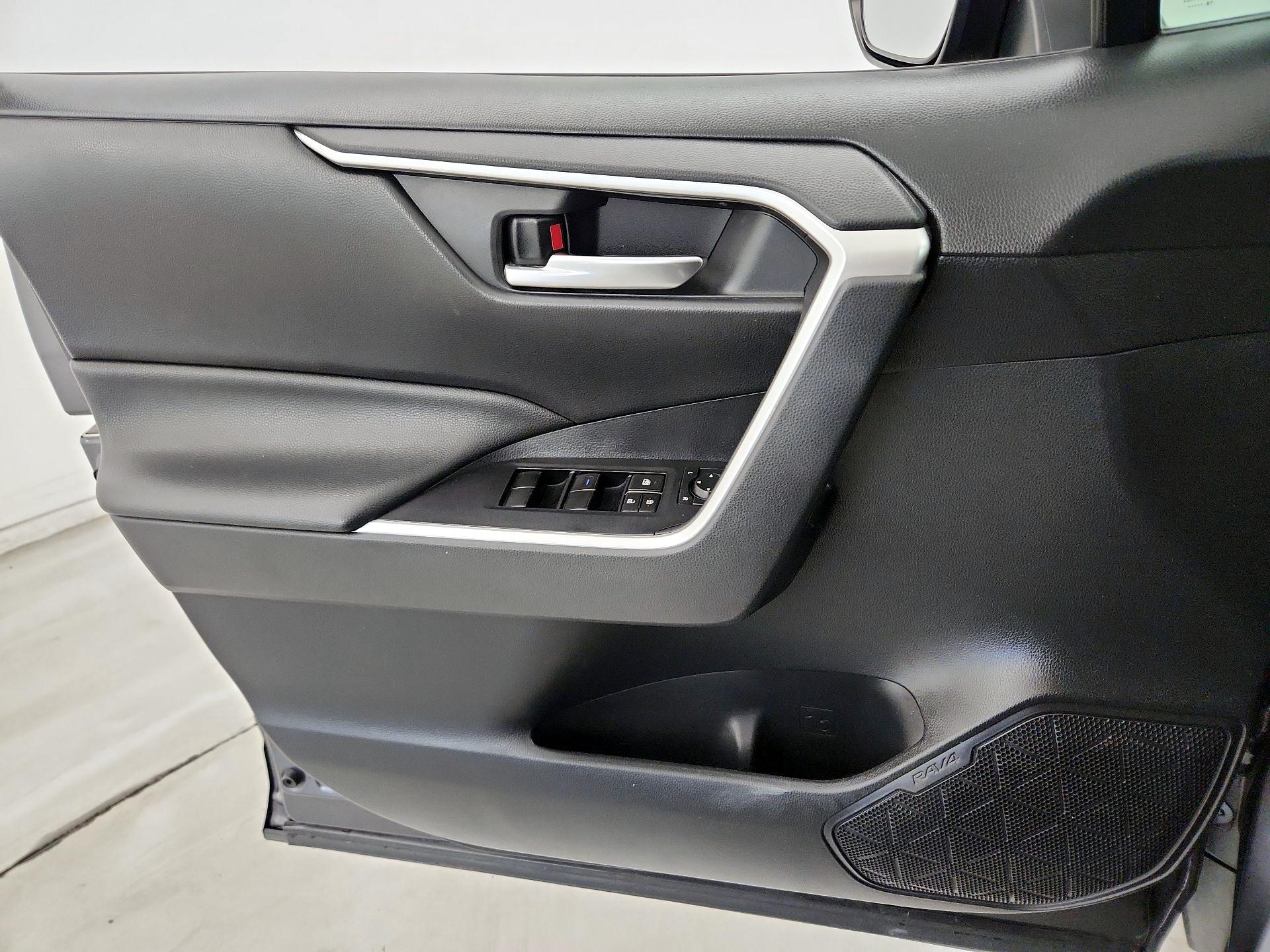 Thumbnail: 2019 Toyota RAV4 - 12