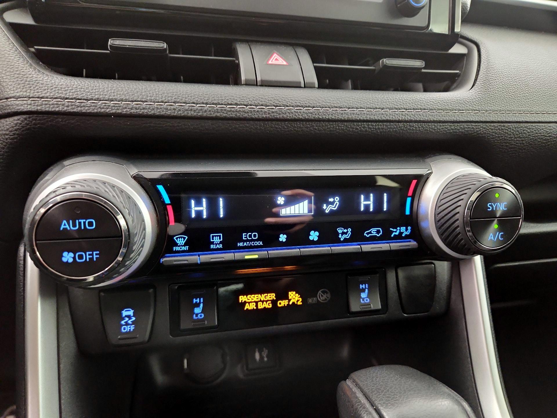 Thumbnail: 2019 Toyota RAV4 - 16