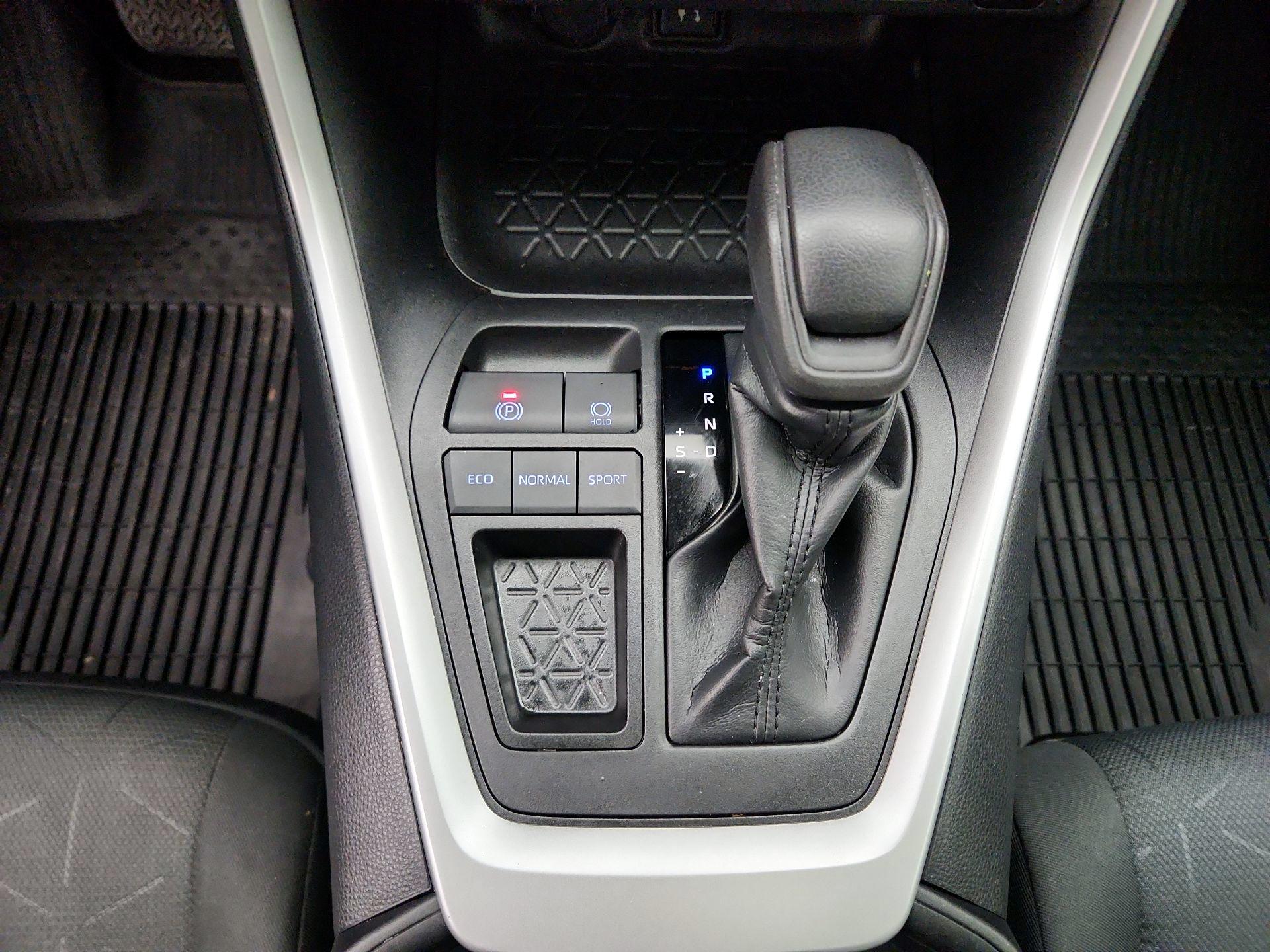 Thumbnail: 2019 Toyota RAV4 - 17