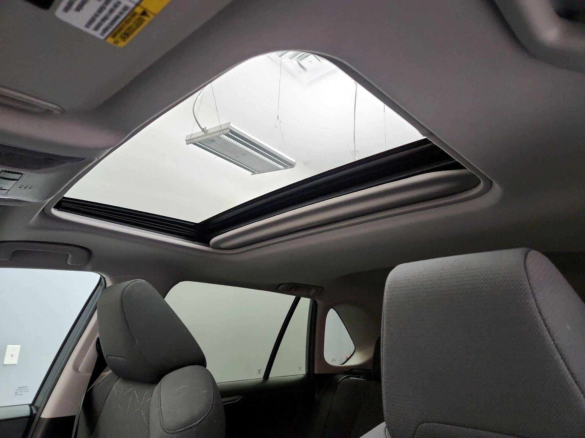 Thumbnail: 2019 Toyota RAV4 - 19