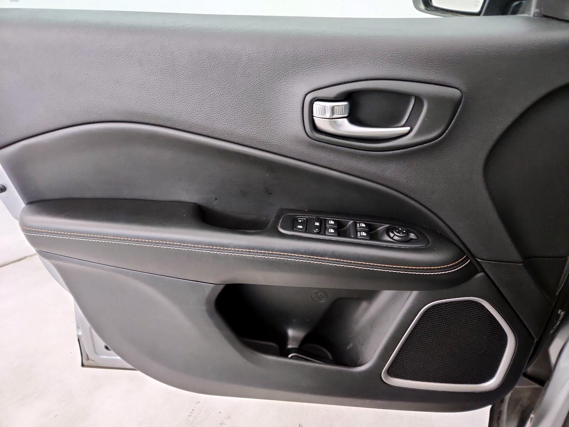 Thumbnail: 2018 Jeep Compass - 12