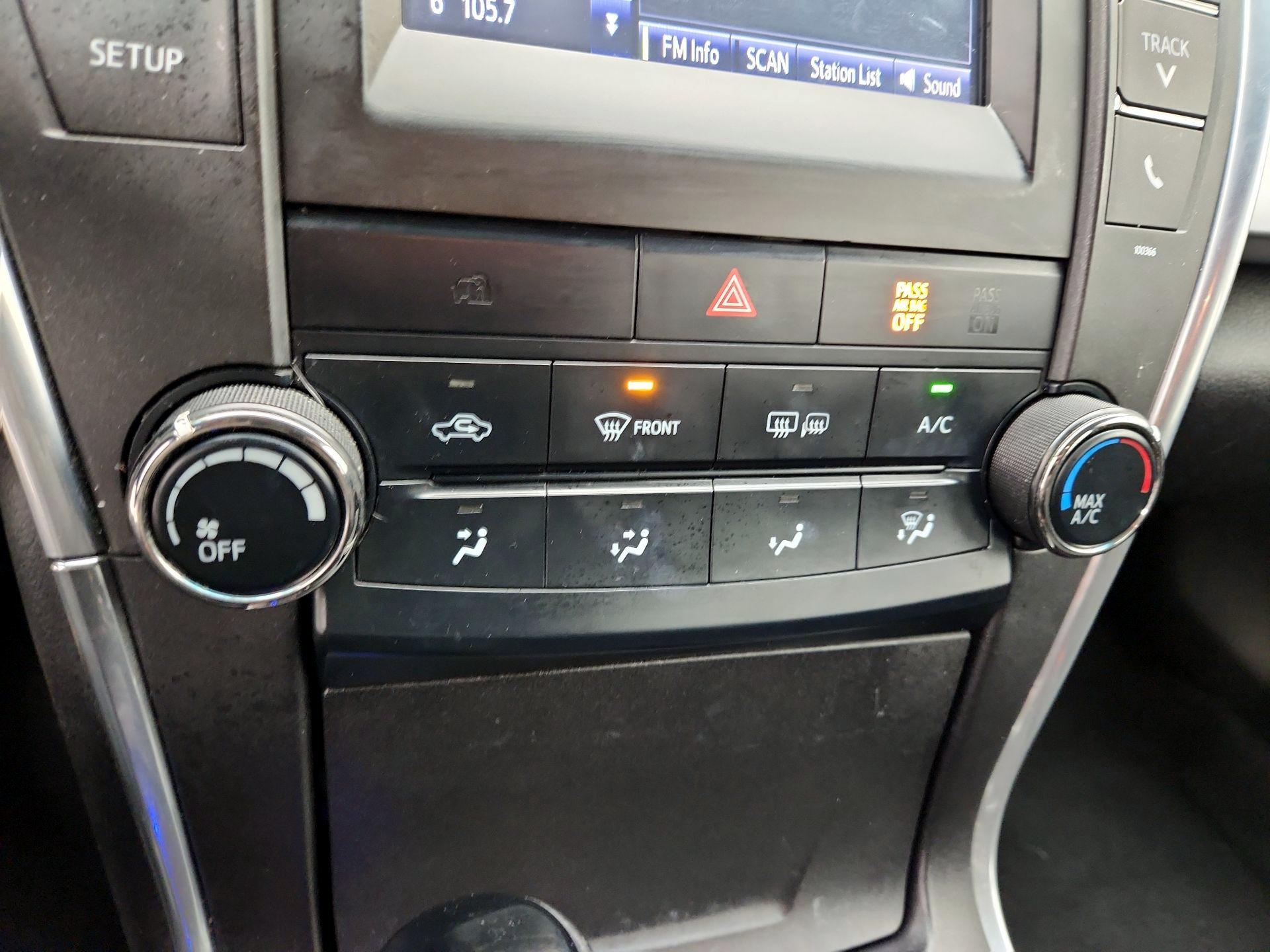 Thumbnail: 2015 Toyota Camry - 16