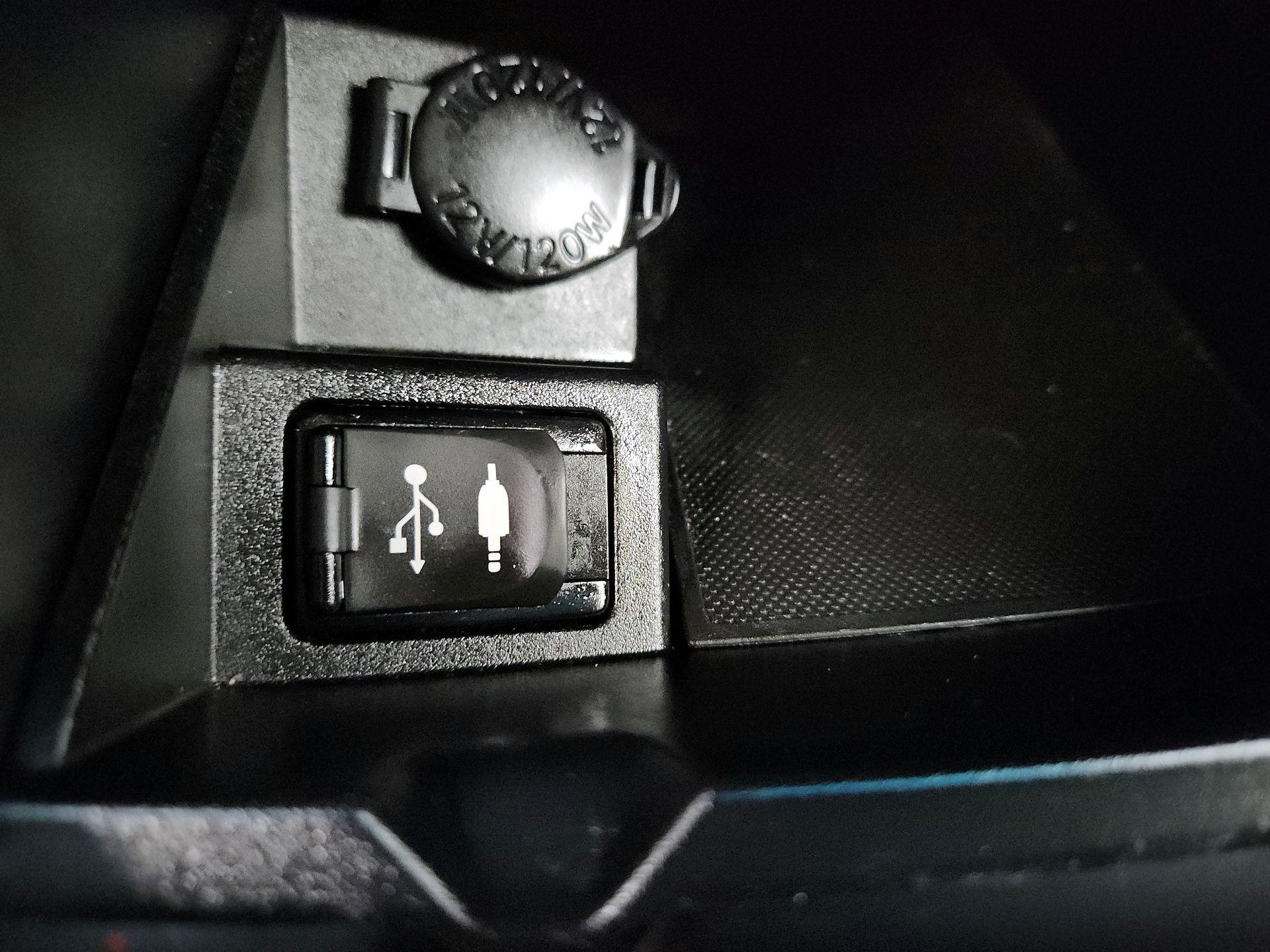 Thumbnail: 2015 Toyota Camry - 18