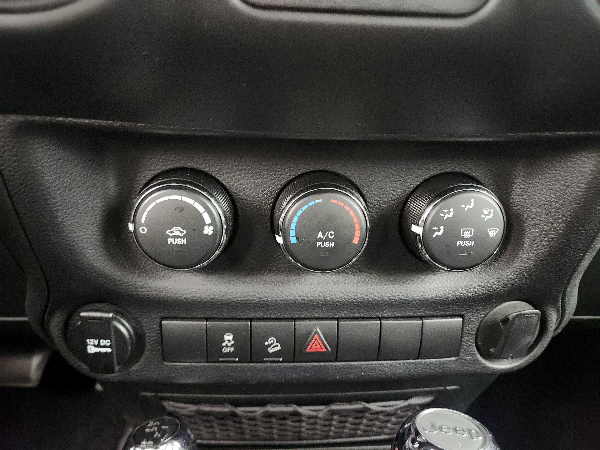 Thumbnail: 2017 Jeep Wrangler - 14