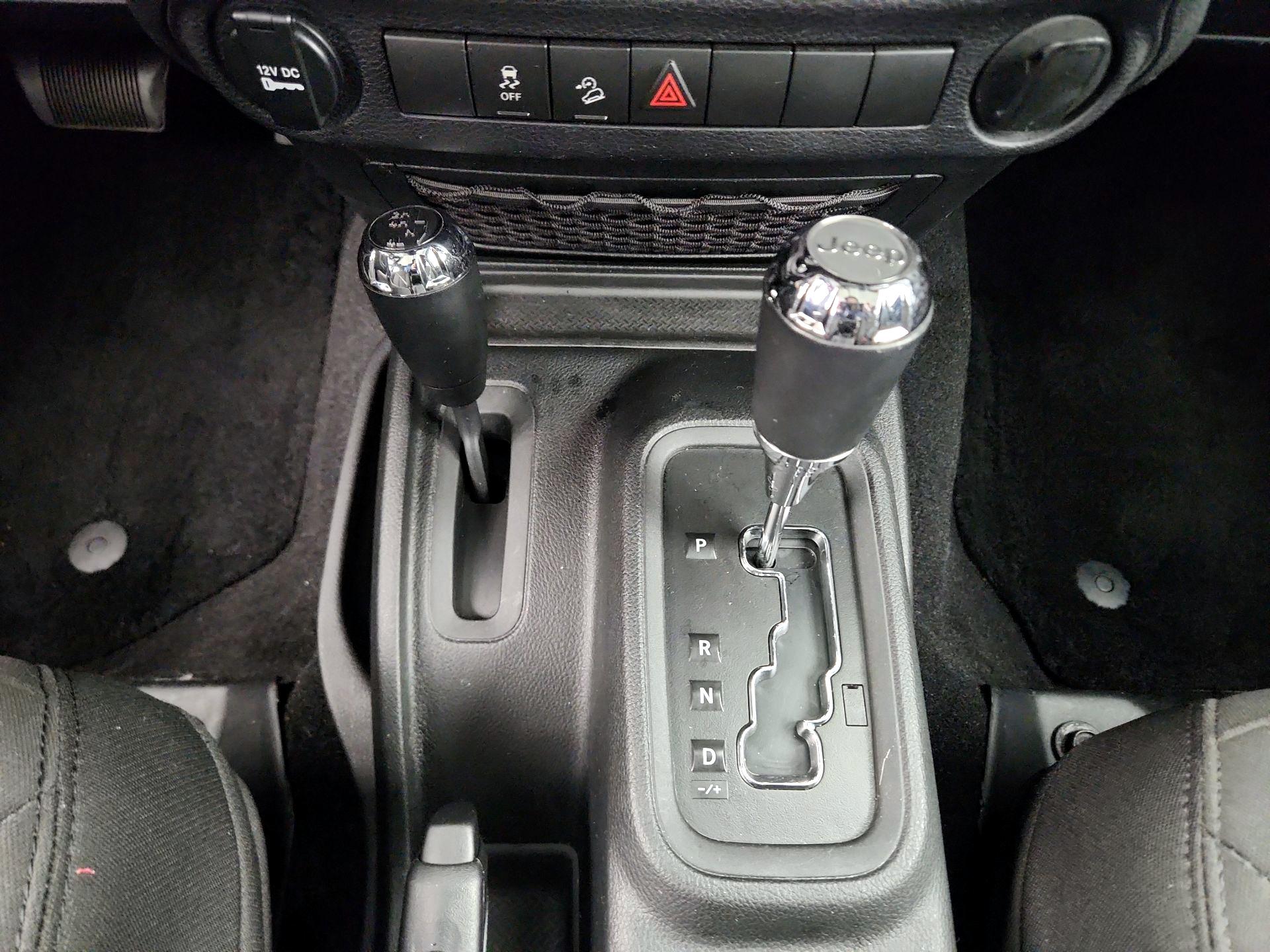 Thumbnail: 2017 Jeep Wrangler - 15