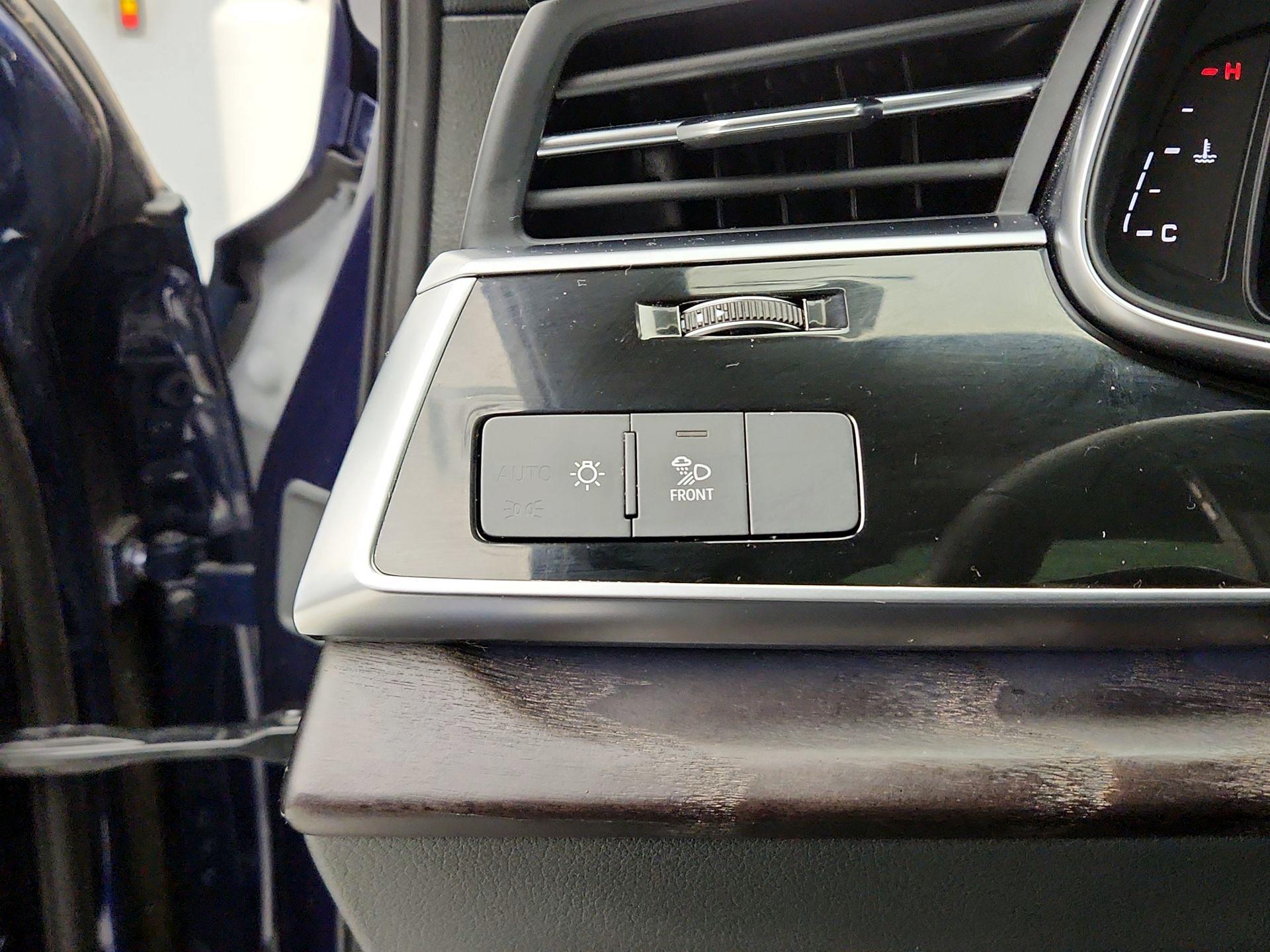 Thumbnail: 2021 Audi Q7 - 13