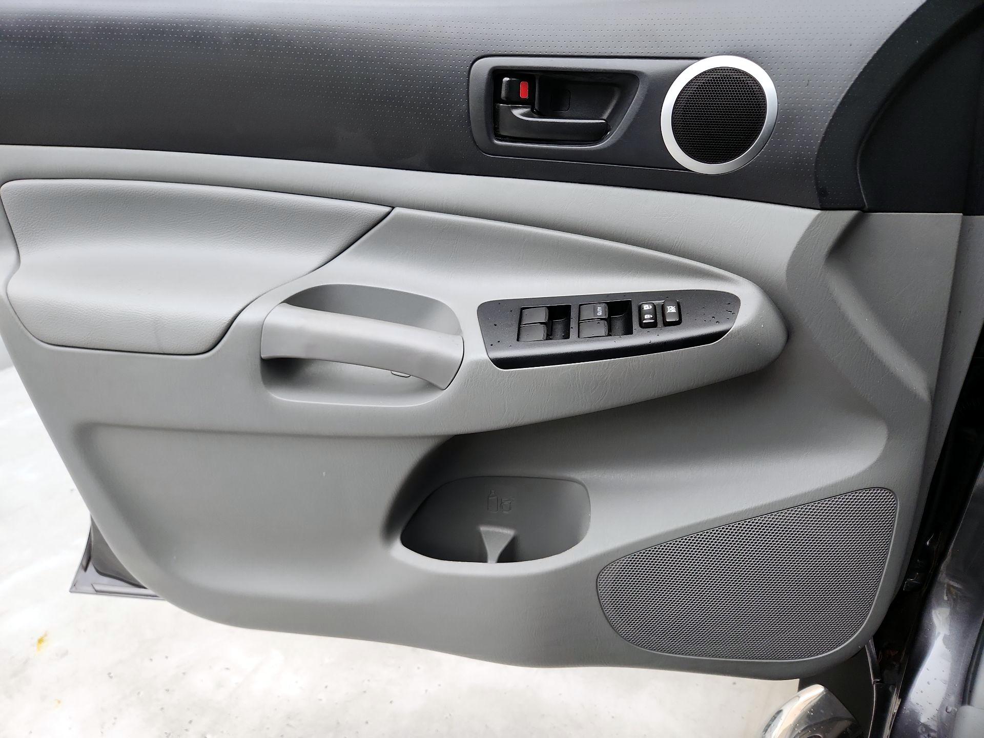 Thumbnail: 2015 Toyota Tacoma - 12