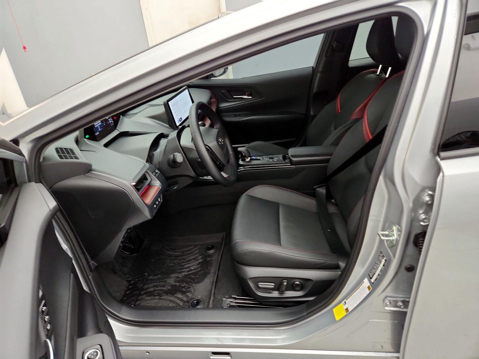 Thumbnail: 2024 Toyota Prius Prime - 11