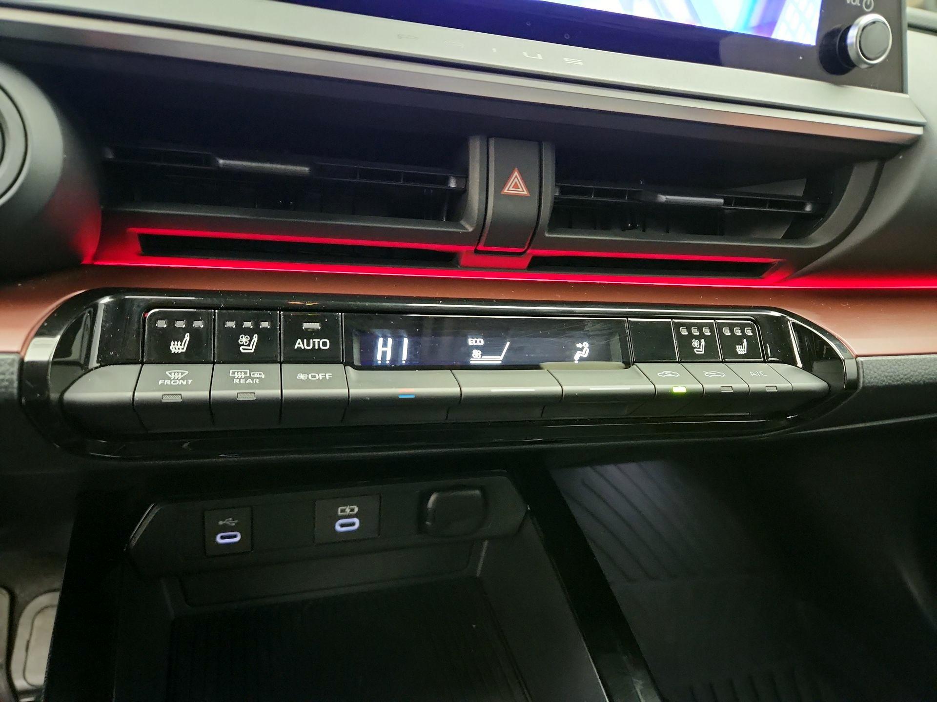 Thumbnail: 2024 Toyota Prius Prime - 16