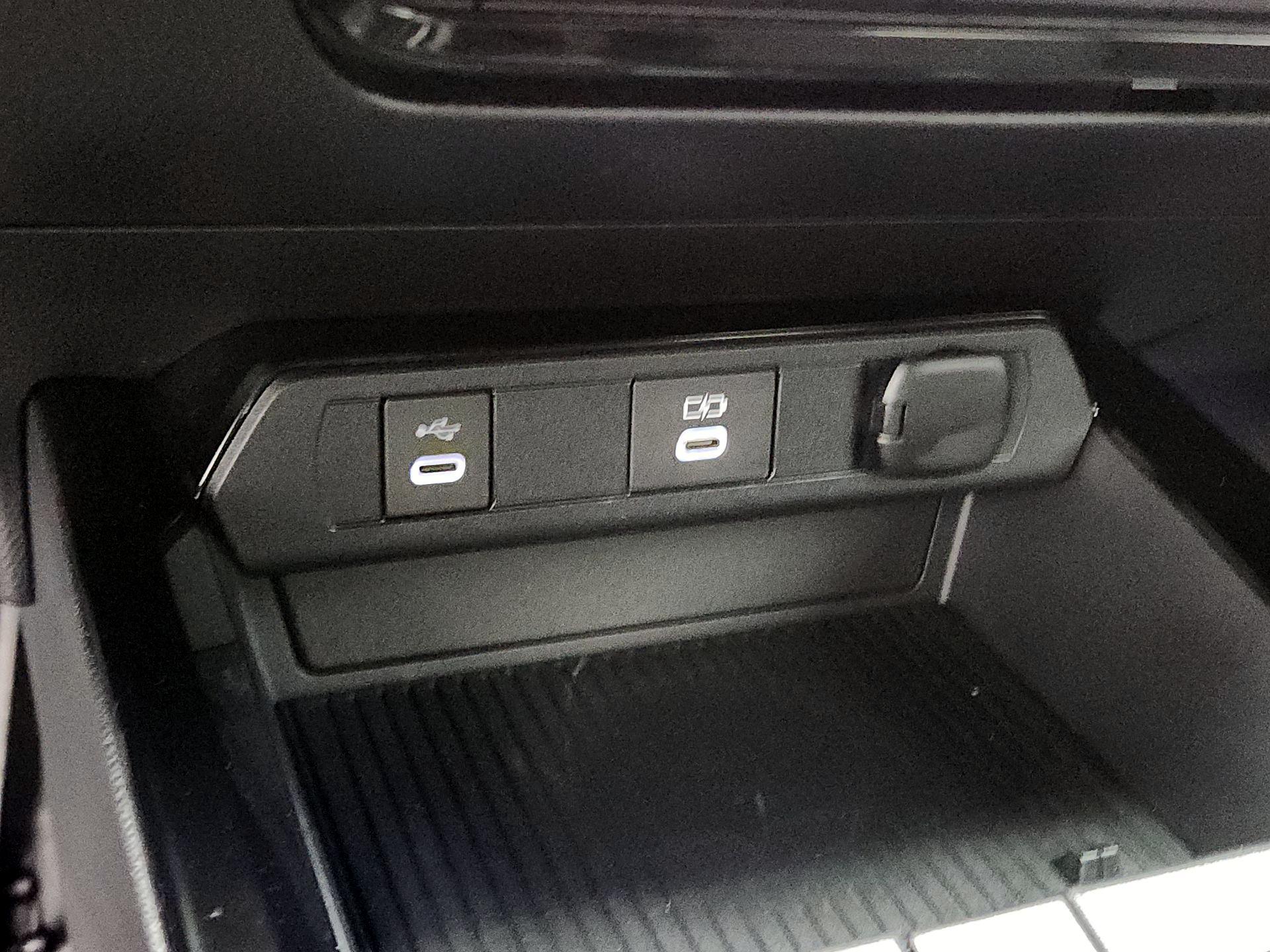 Thumbnail: 2024 Toyota Prius Prime - 18