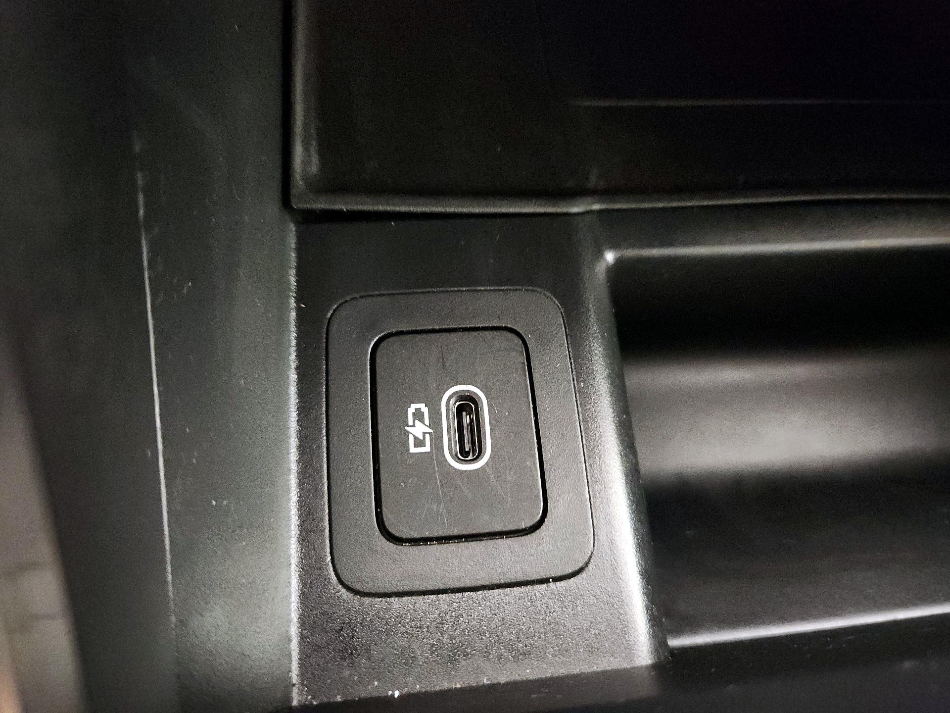 Thumbnail: 2024 Land Rover Range Rover Velar - 18