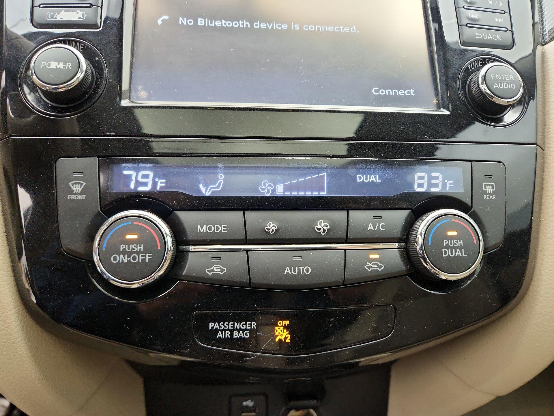 Thumbnail: 2015 Nissan Rogue - 17