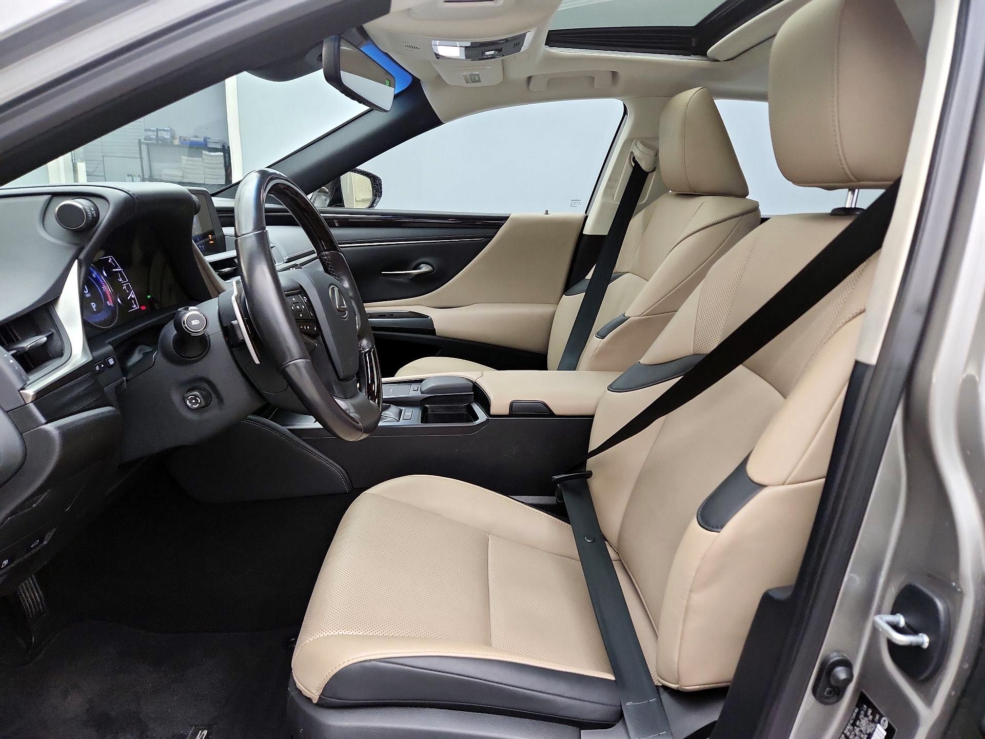 Thumbnail: 2020 Lexus ES - 11