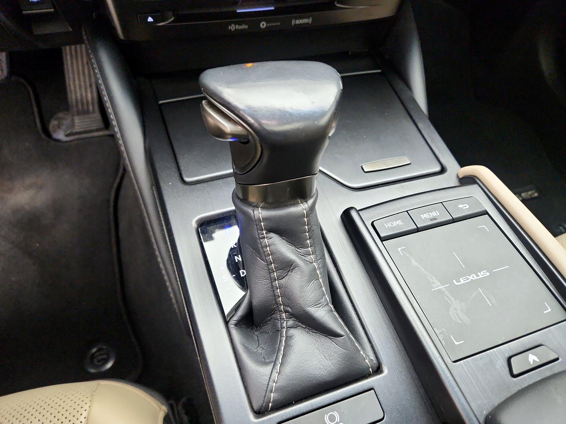 Thumbnail: 2020 Lexus ES - 17