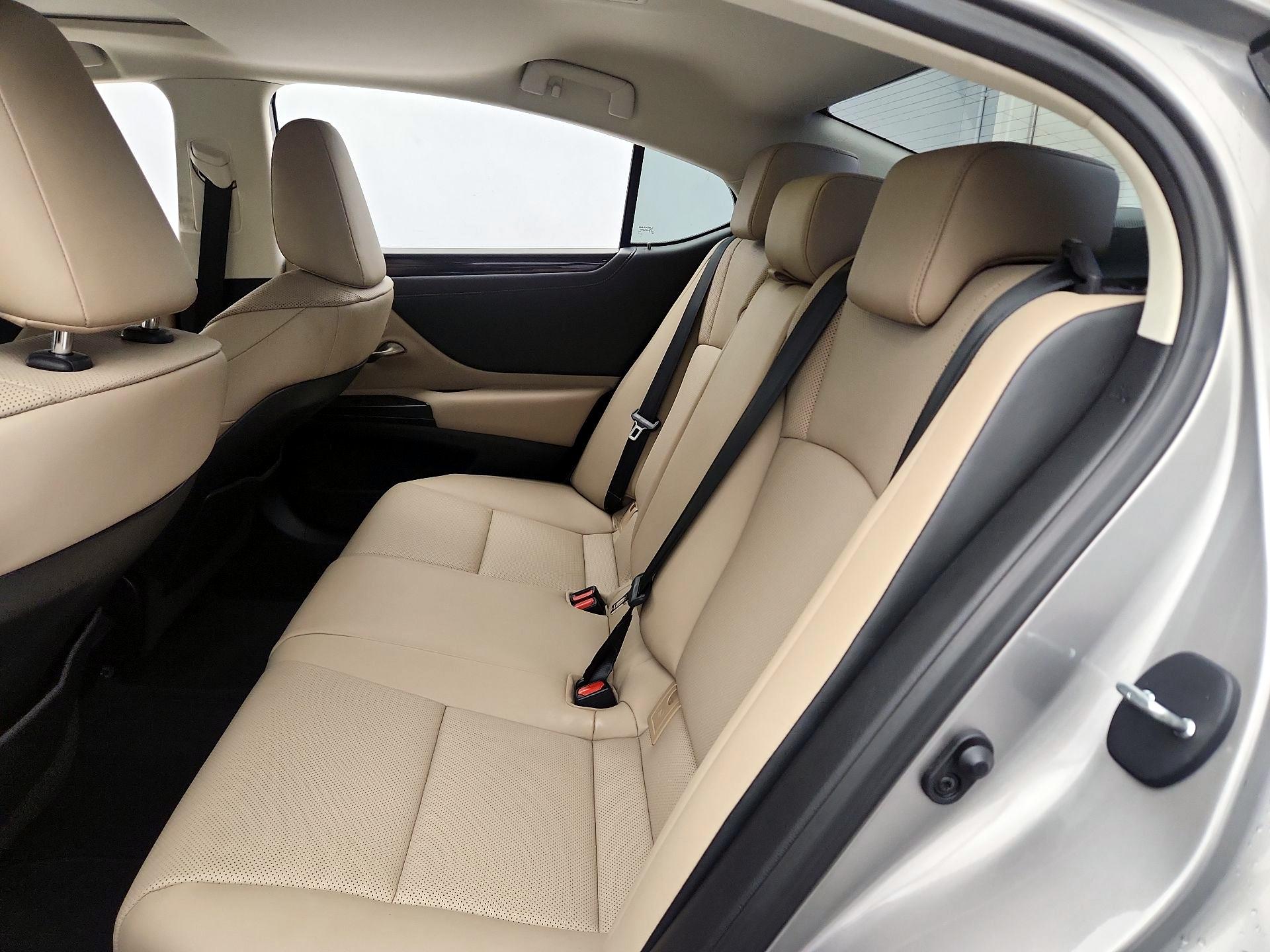 Thumbnail: 2020 Lexus ES - 20