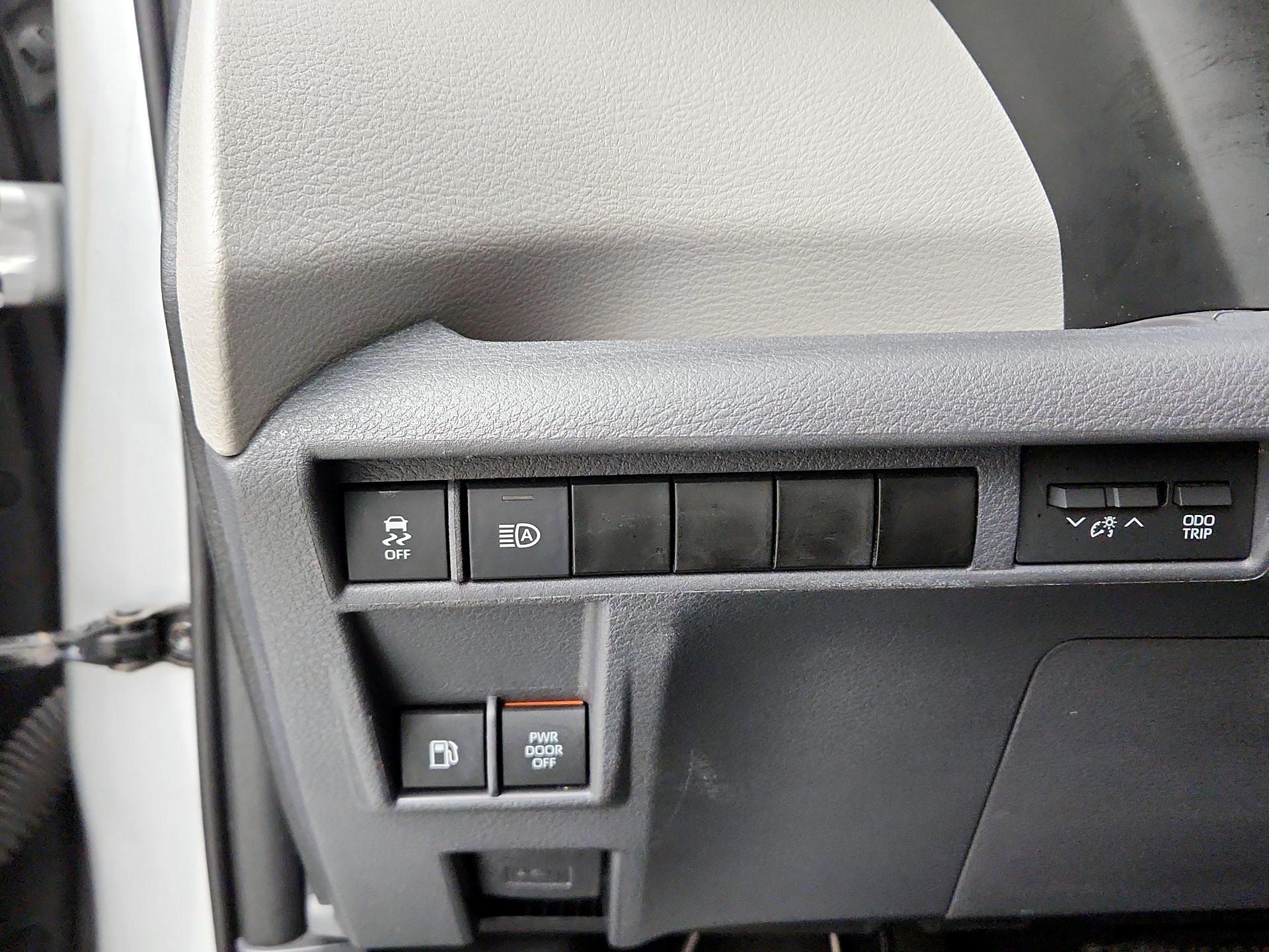 Thumbnail: 2021 Toyota Sienna - 13